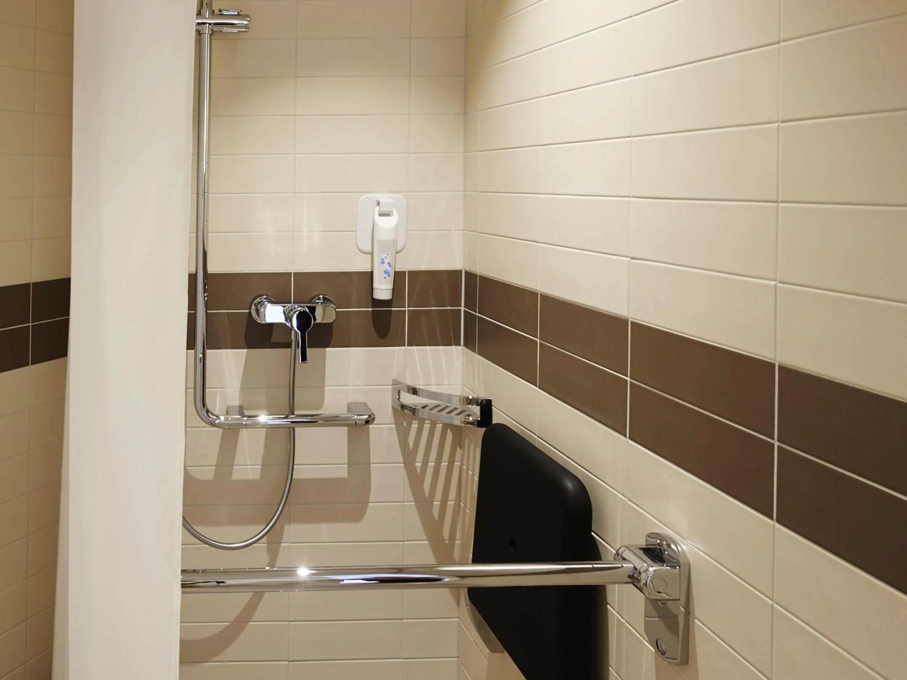 Bedroom in ibis budget Basel City