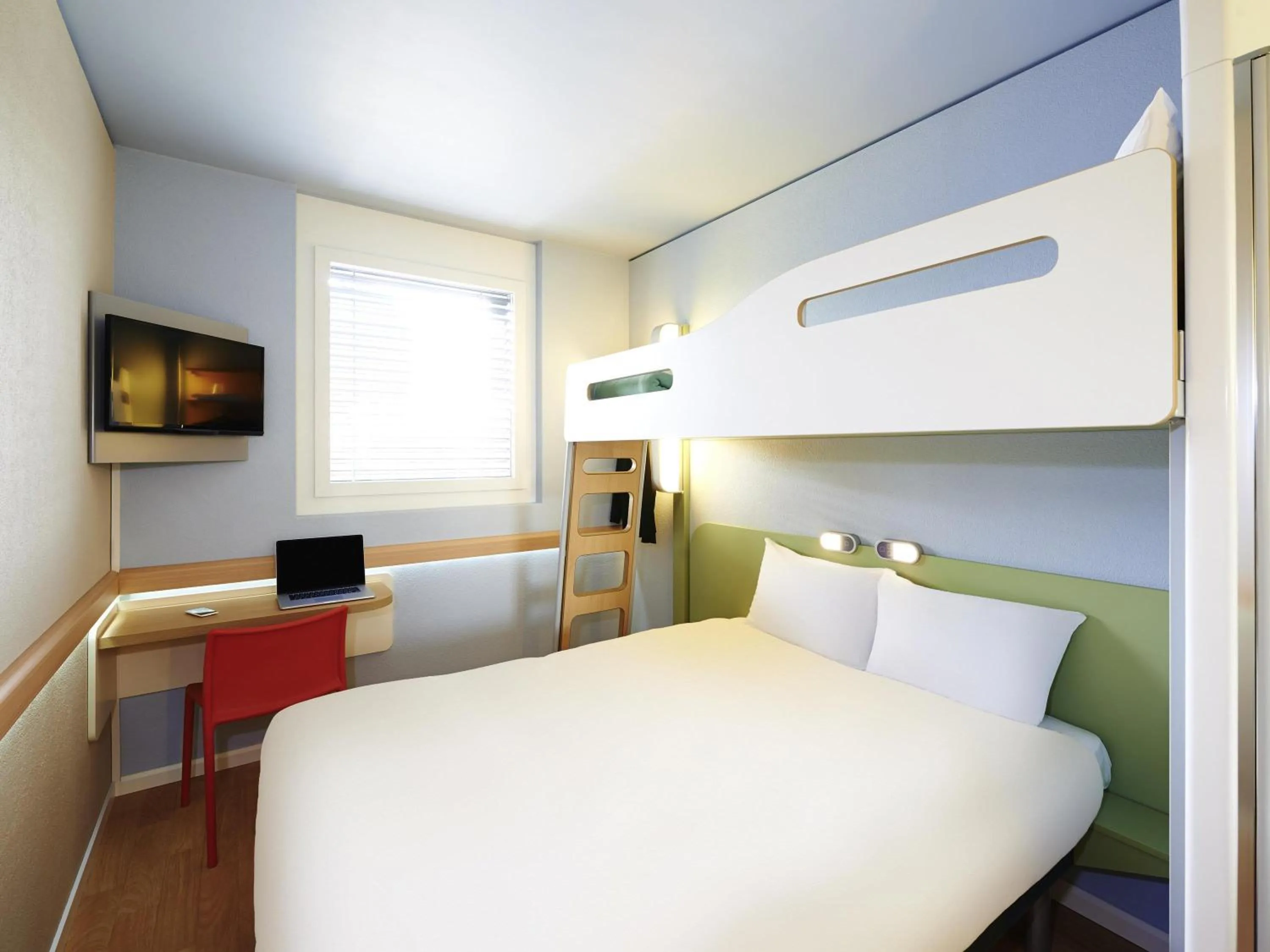 Bedroom, Bed in ibis budget Basel City