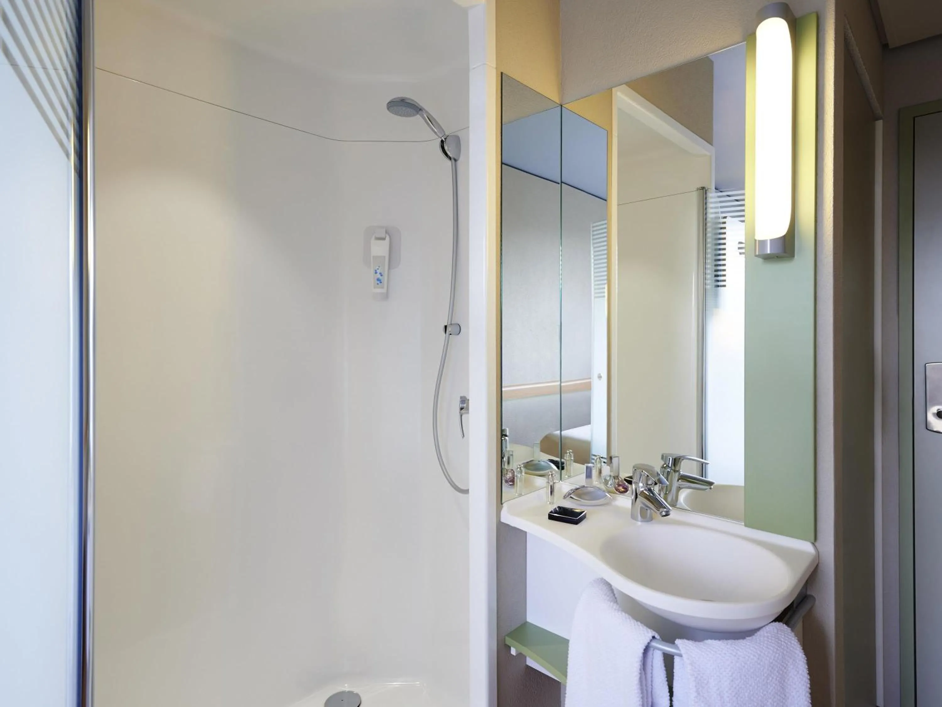 Bedroom in ibis budget Basel City