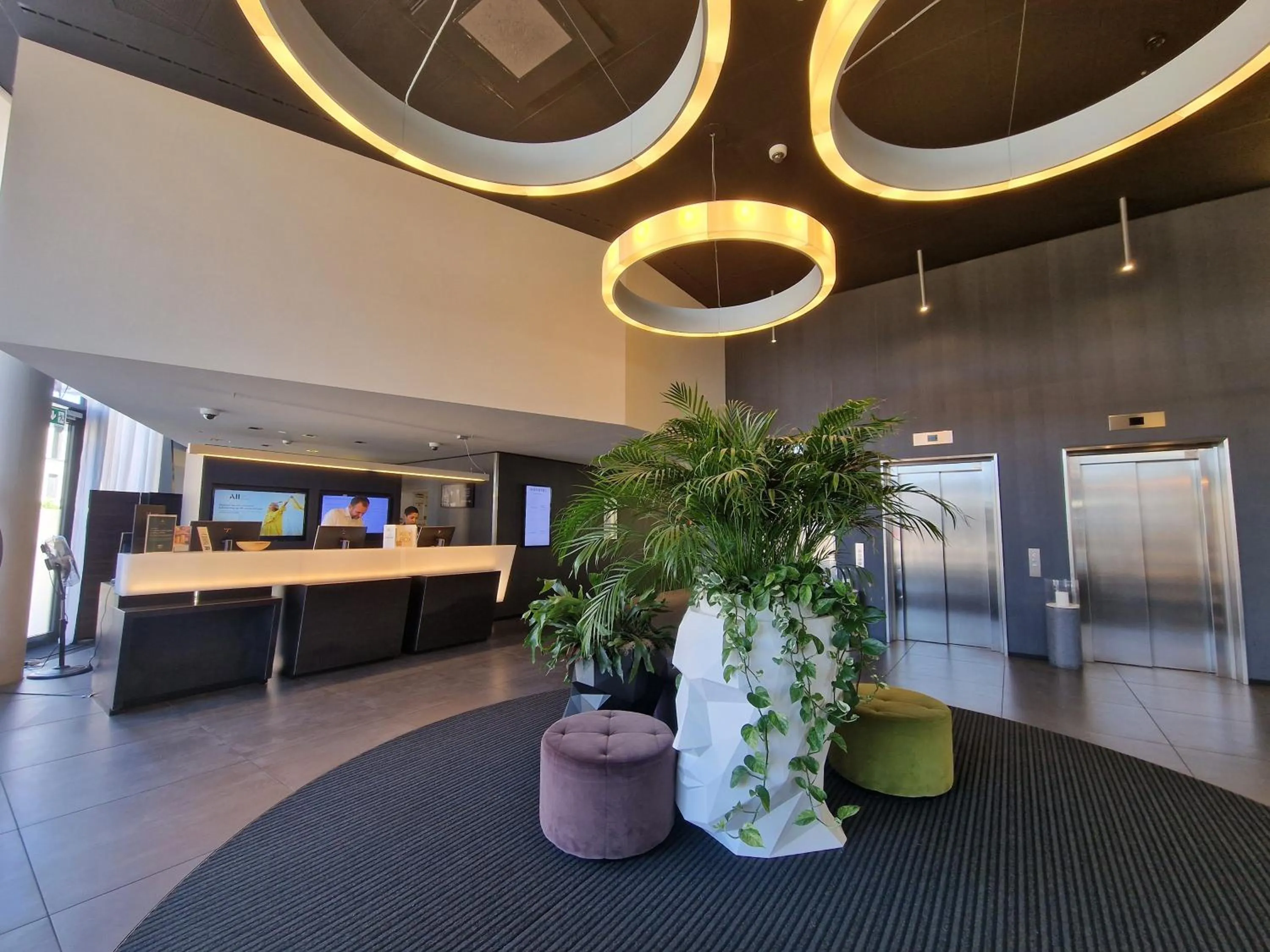 Lobby or reception in Novotel Basel City