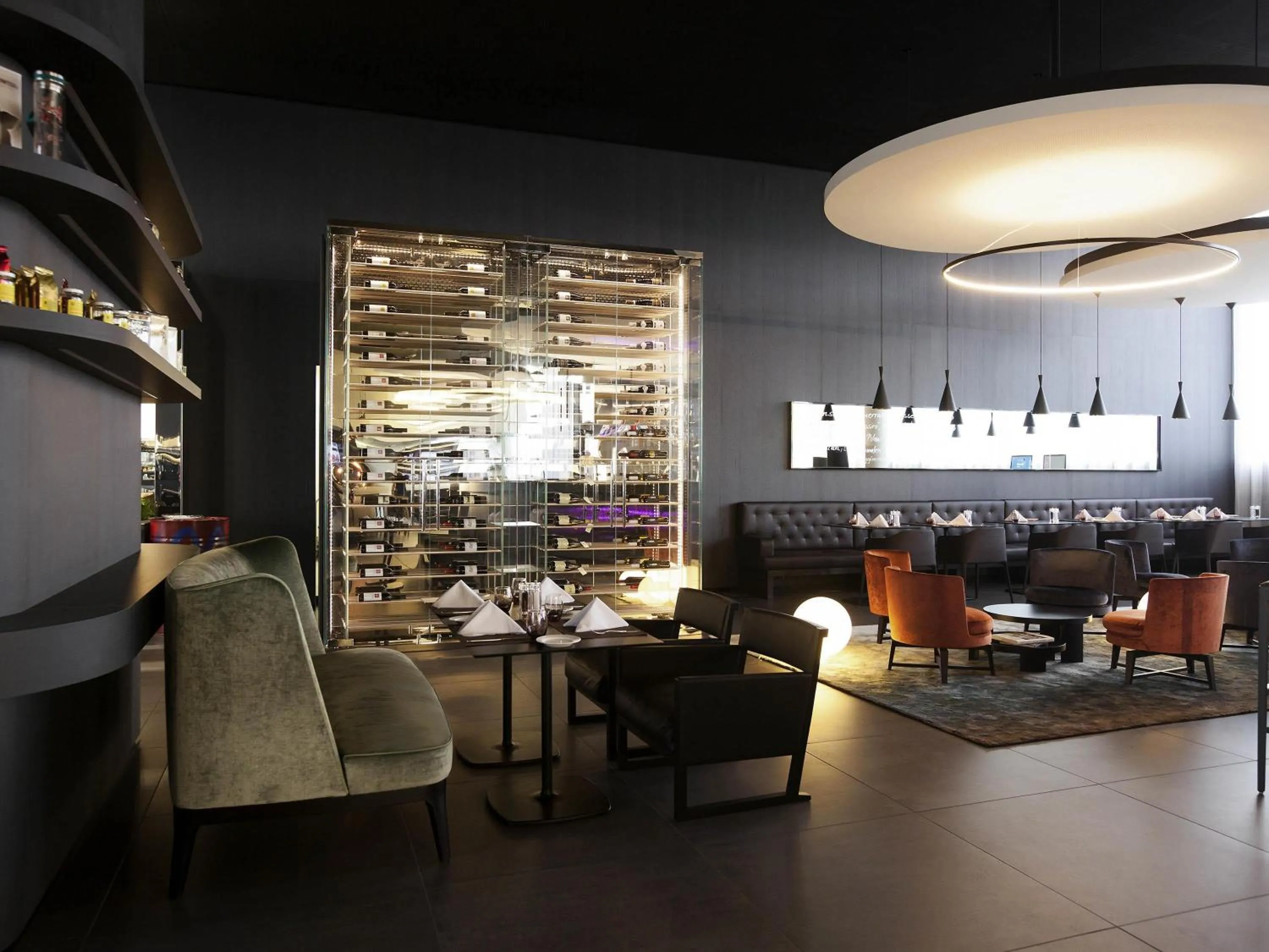 Restaurant/places to eat in Novotel Basel City