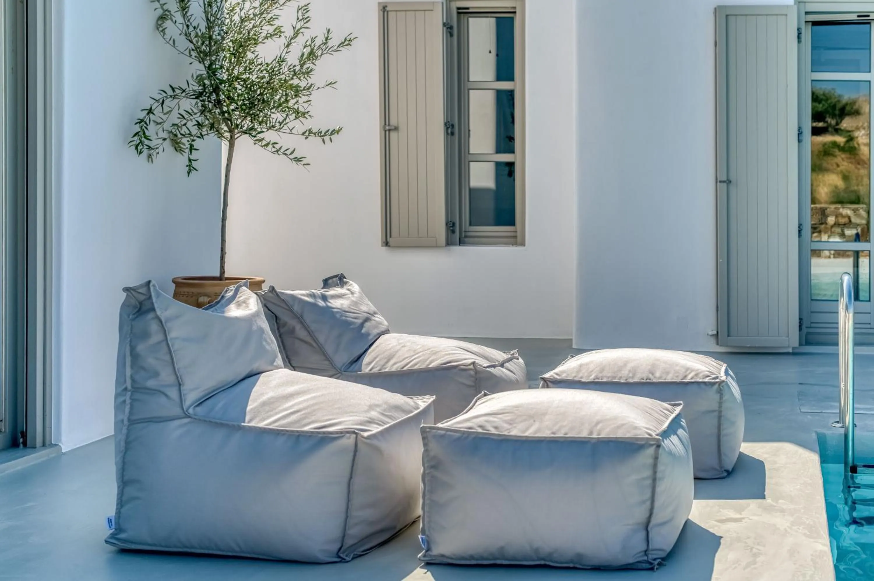 Lil Paros Luxury suites