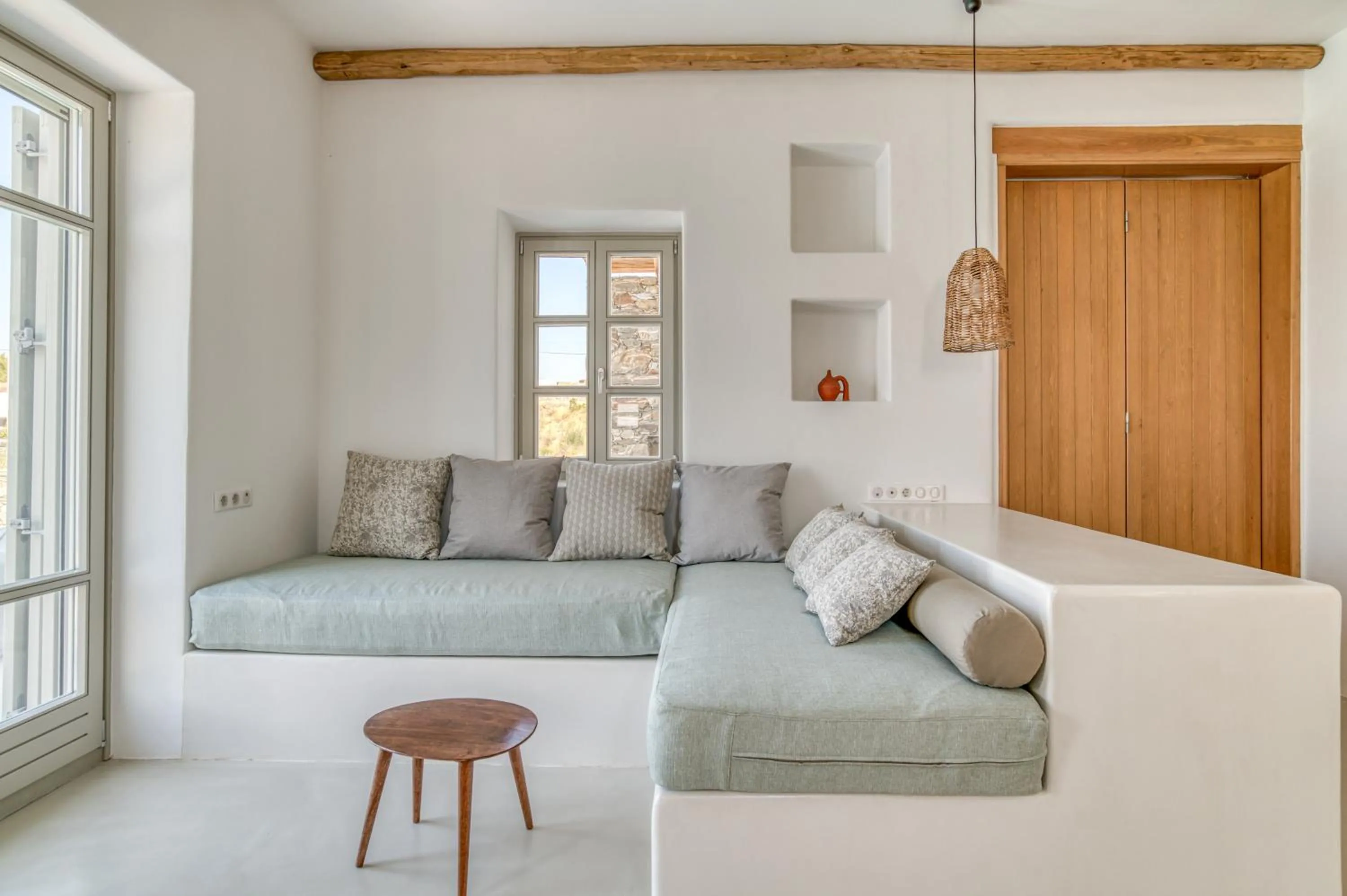 Lil Paros Luxury suites