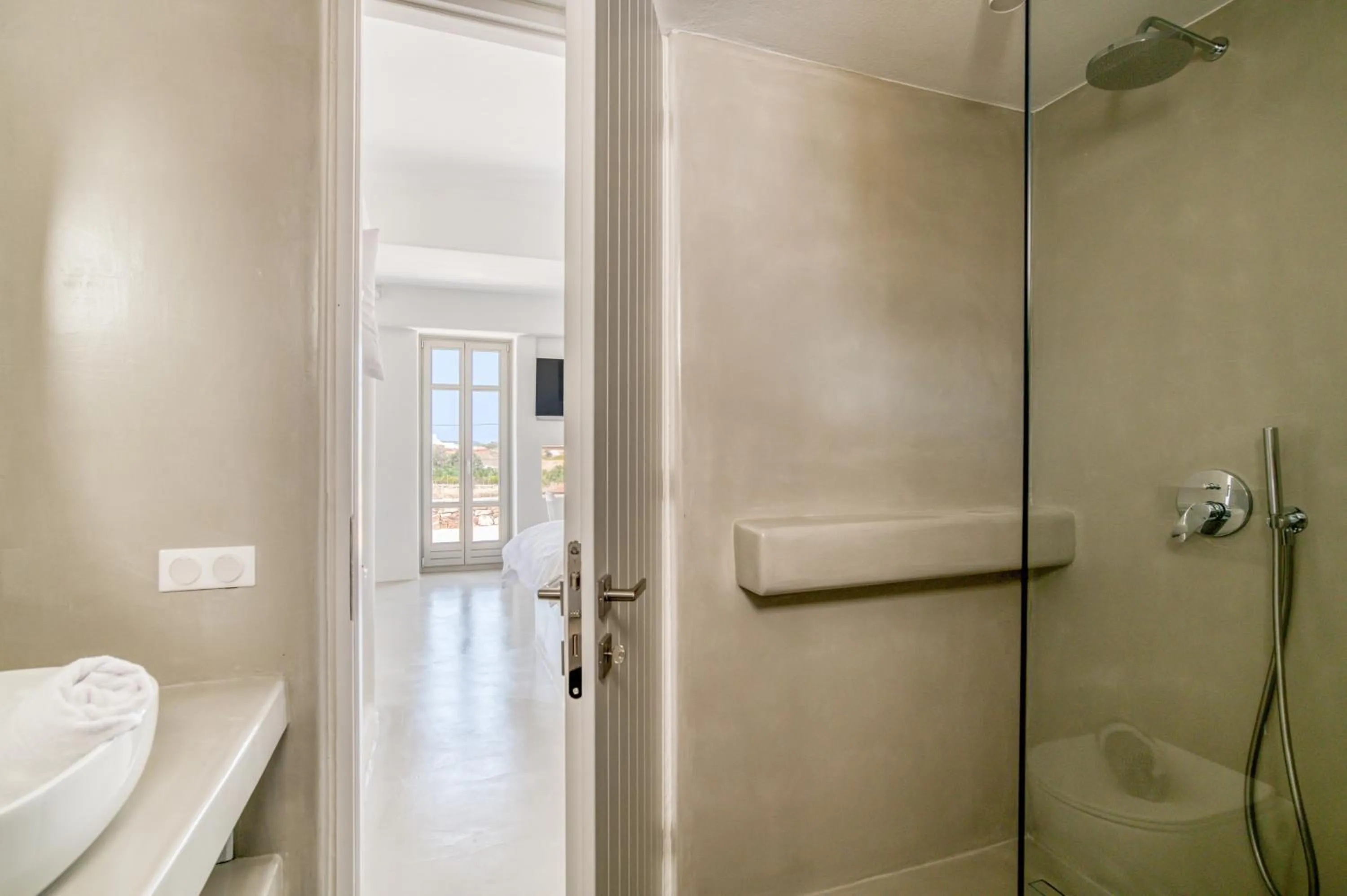 Lil Paros Luxury suites