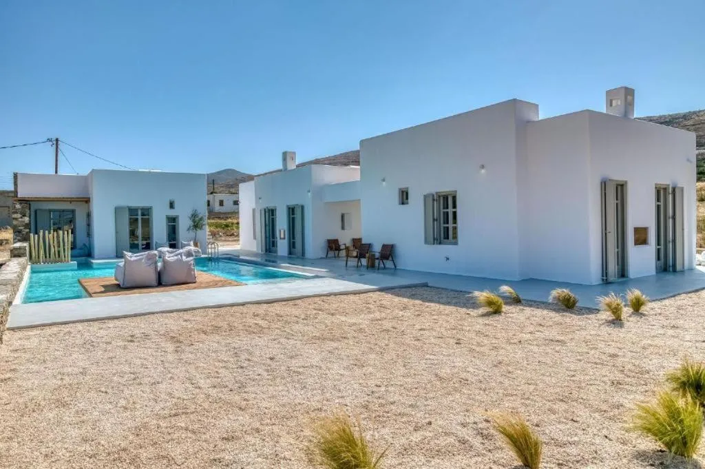 Lil Paros Luxury suites