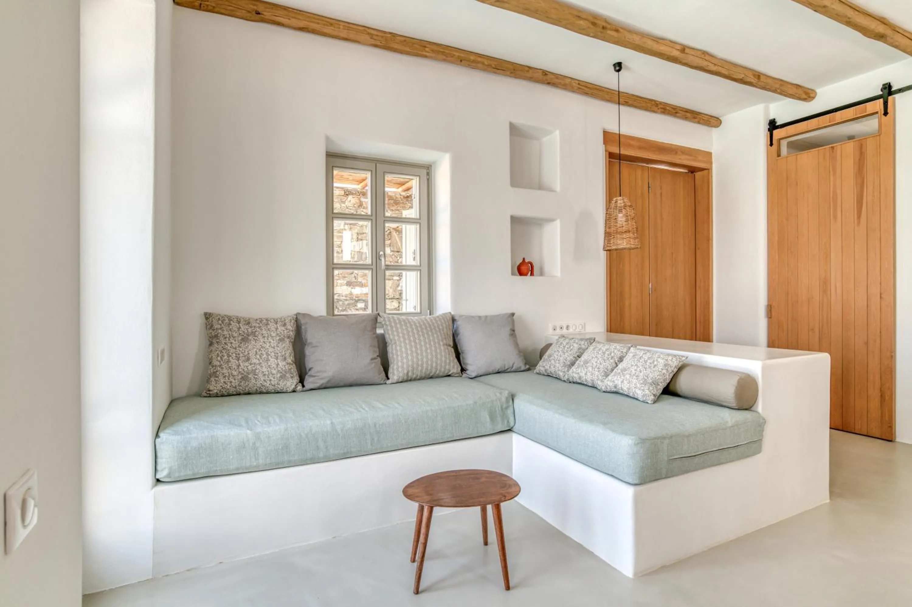 Lil Paros Luxury suites