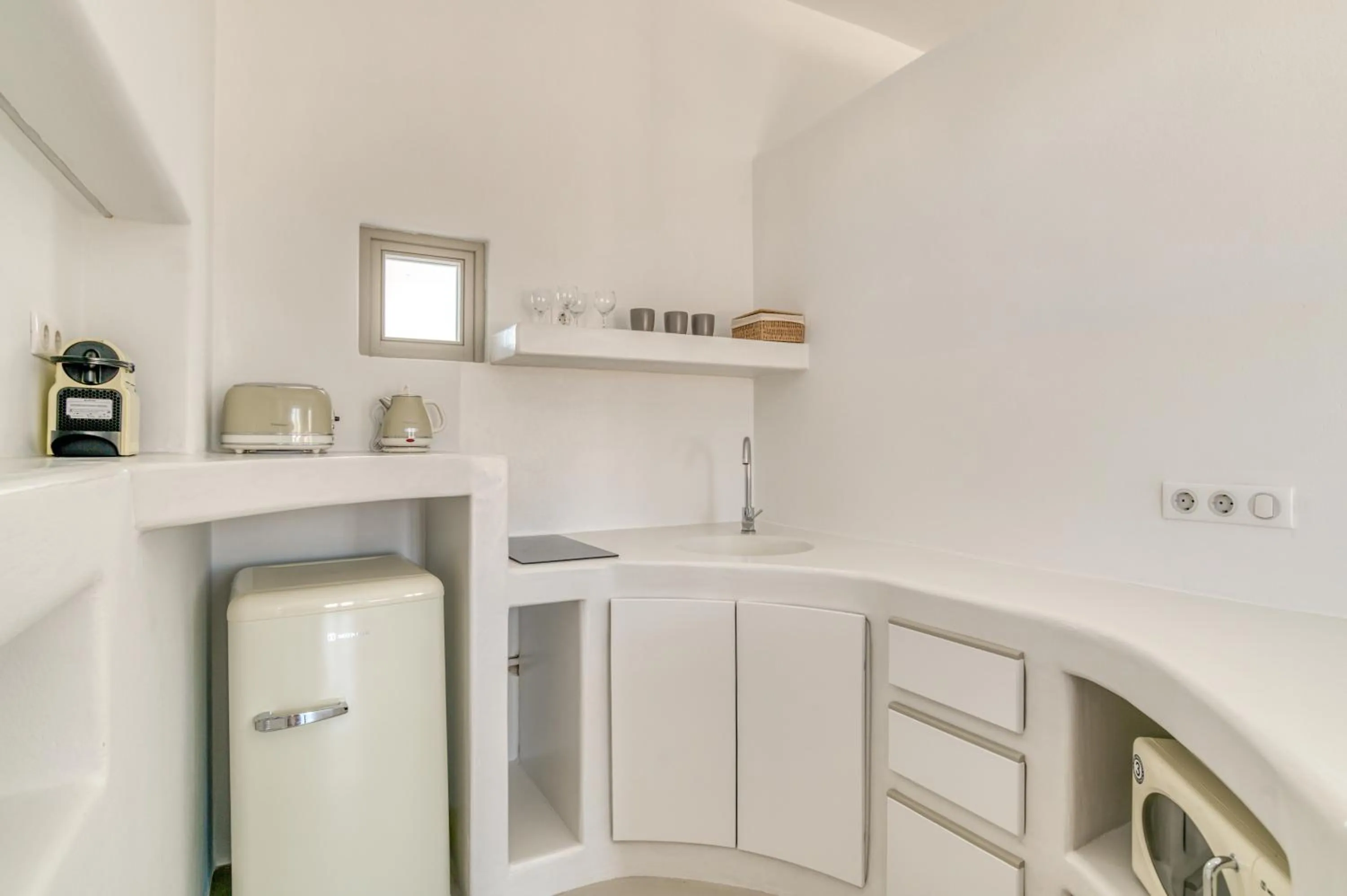 Lil Paros Luxury suites