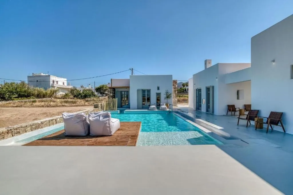 Swimming pool in Lil Paros Luxury suites