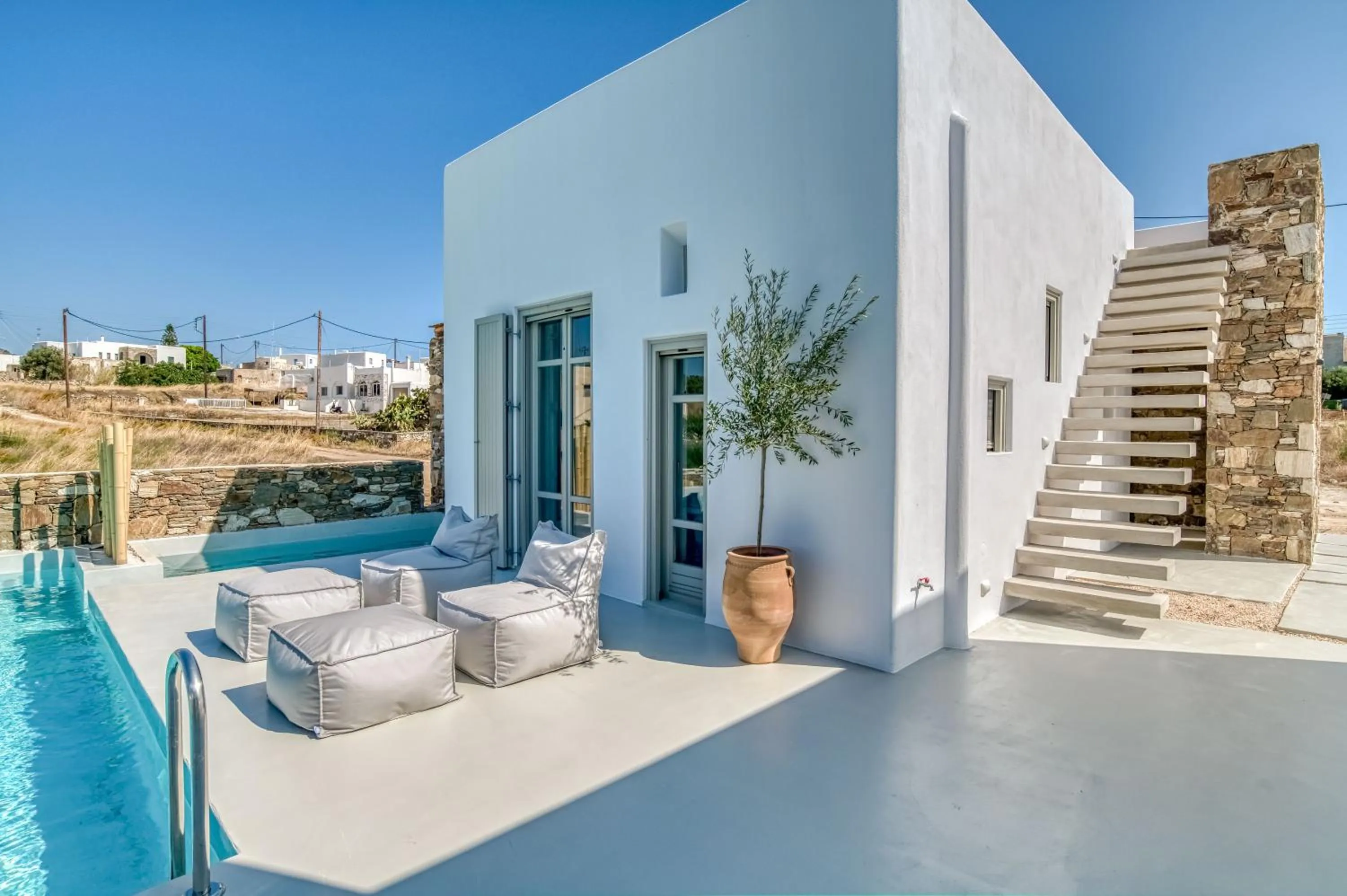 Lil Paros Luxury suites