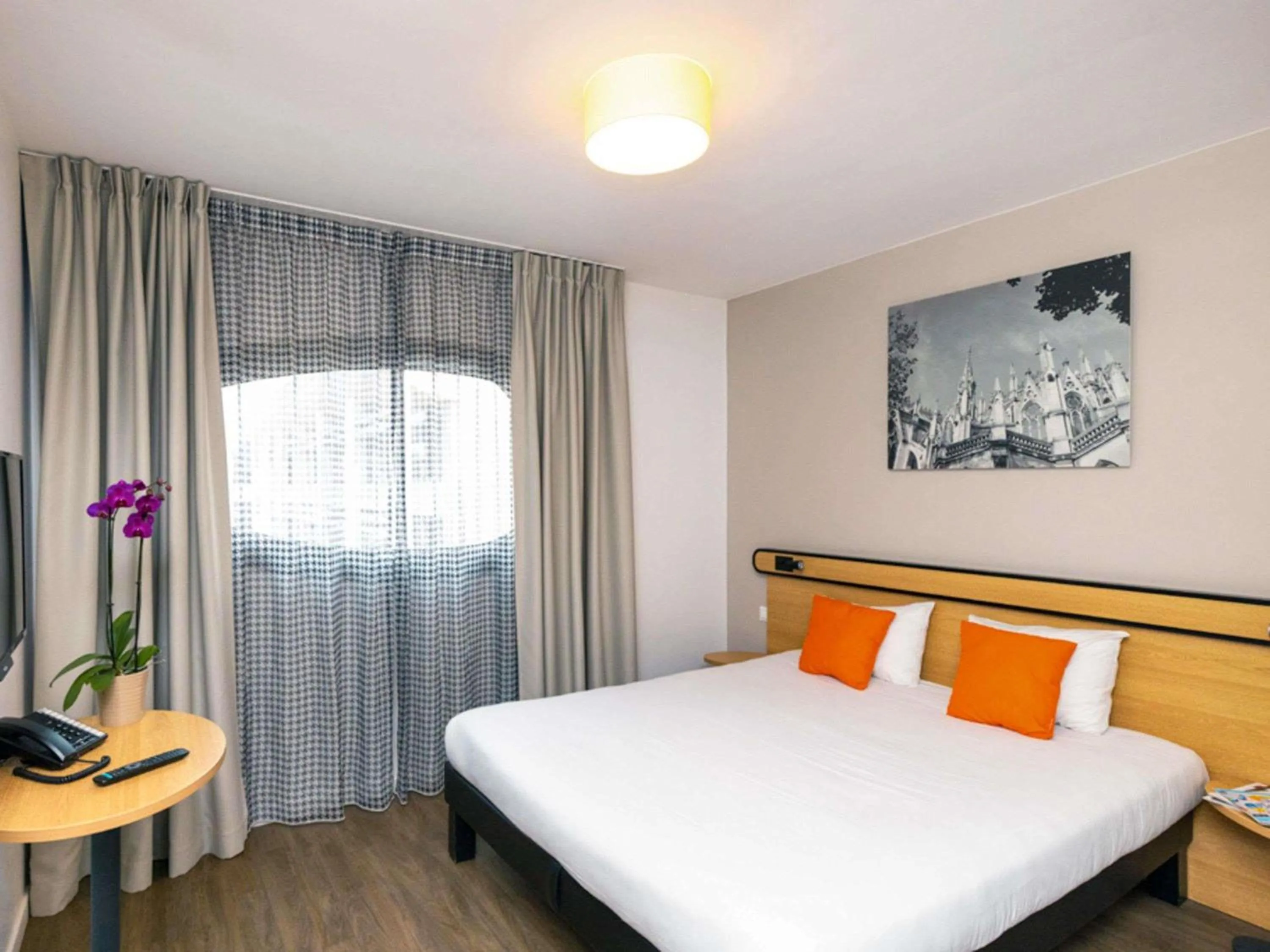 Property building, Bed in Aparthotel Adagio Access Nancy Centre