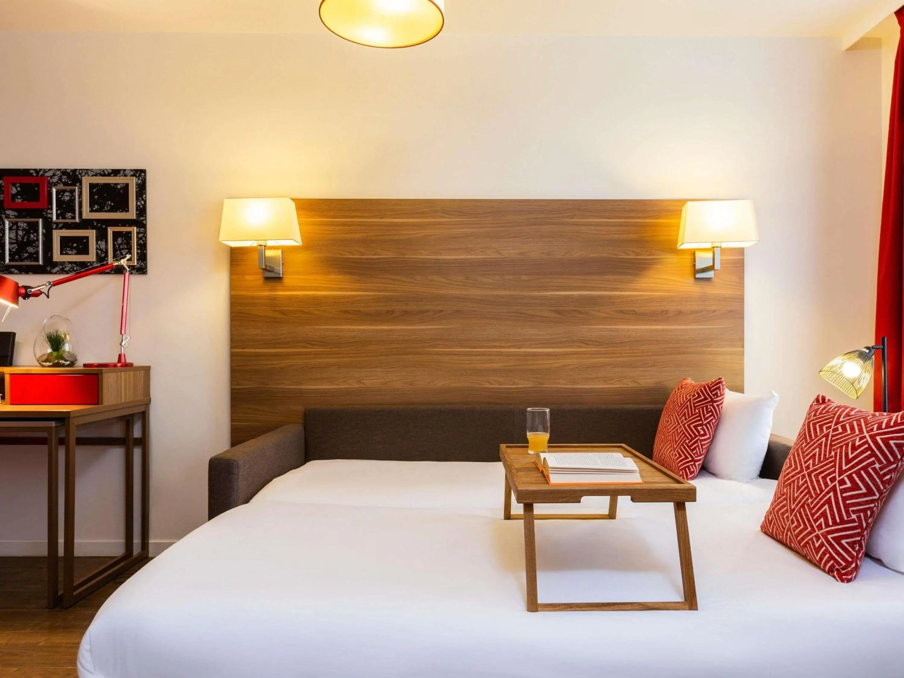 Bedroom, Bed in Aparthotel Adagio La Defense Courbevoie