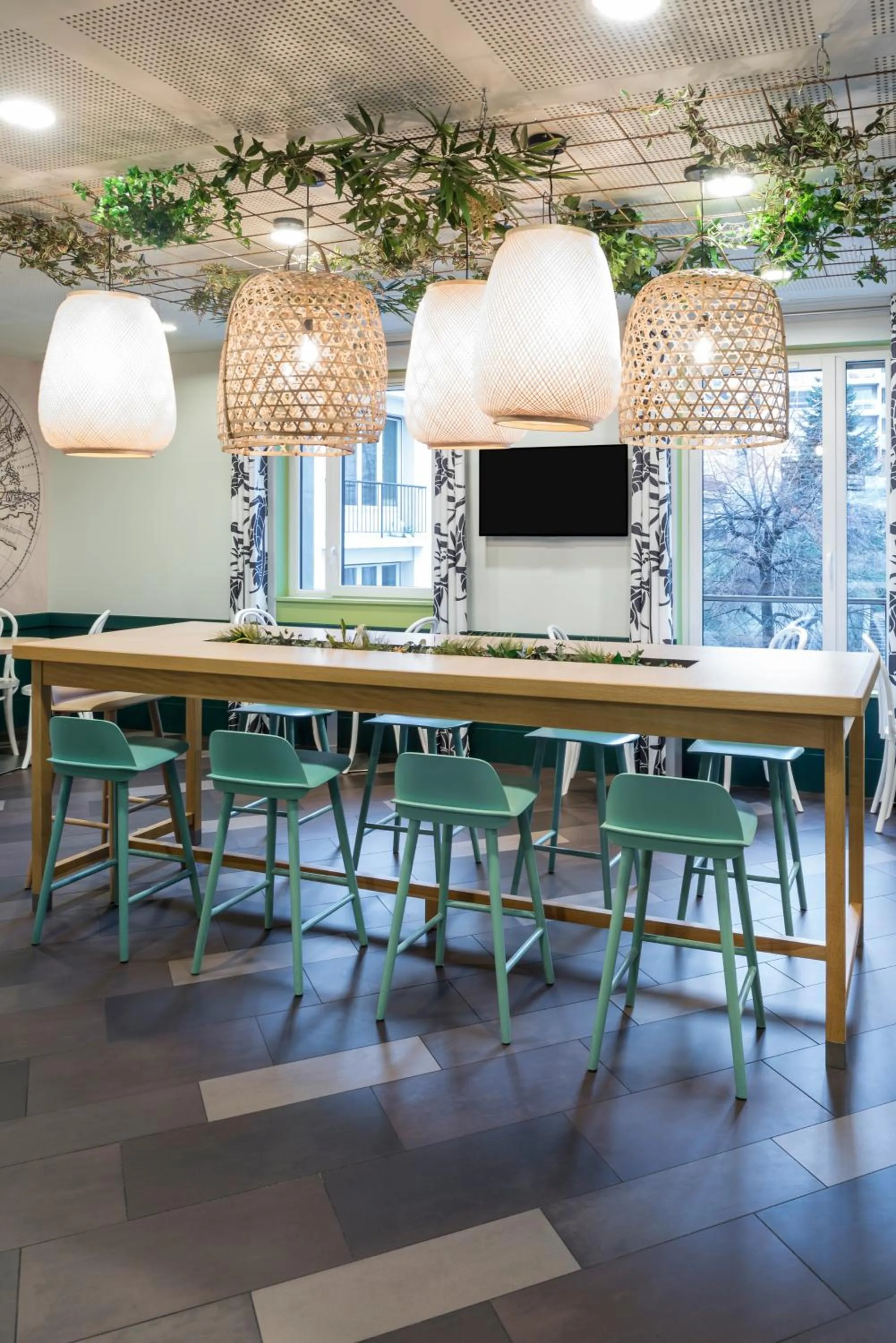 Communal lounge/ TV room in Aparthotel Adagio La Defense Courbevoie