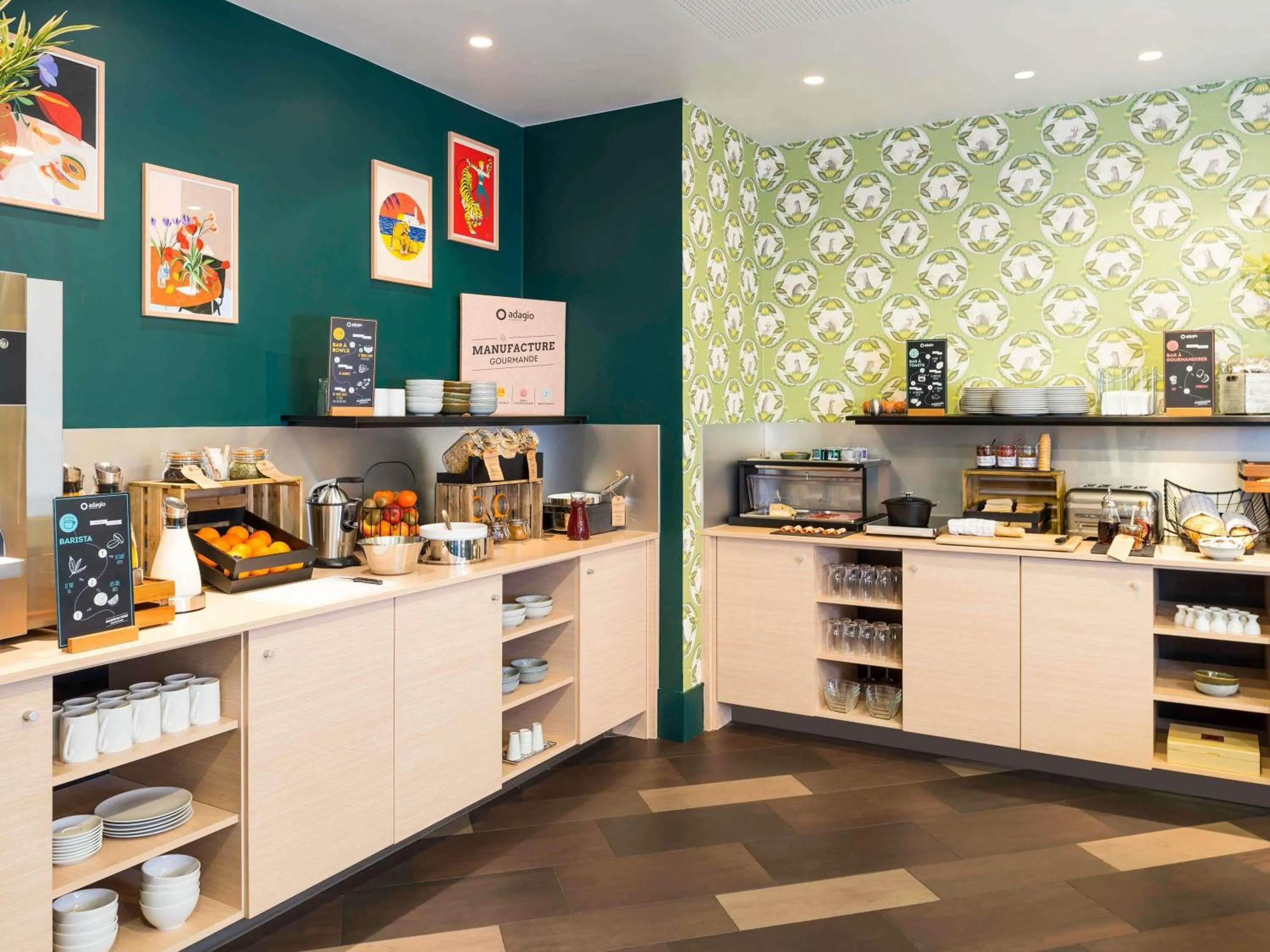 Breakfast in Aparthotel Adagio La Defense Courbevoie