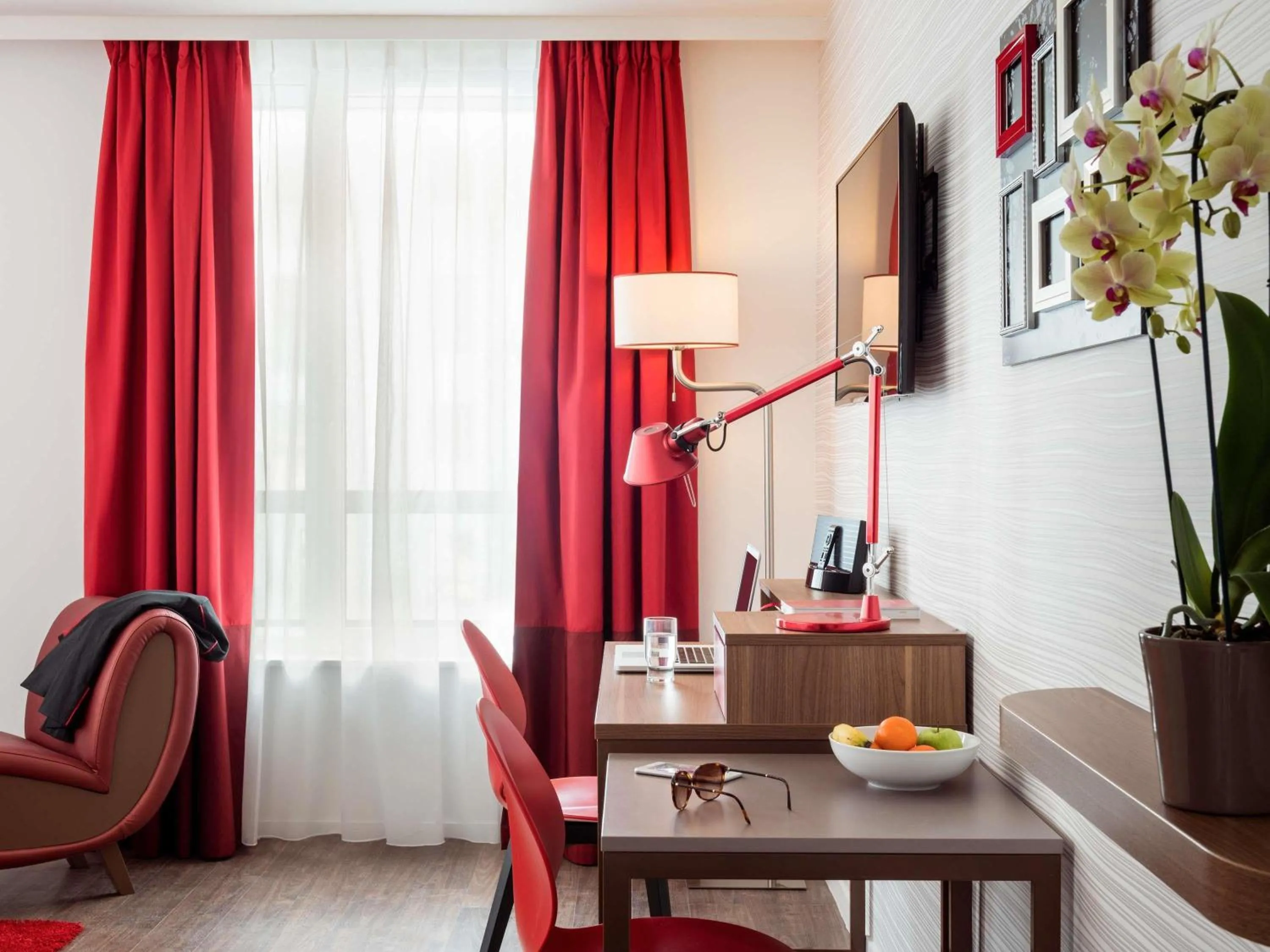 Bedroom in Aparthotel Adagio La Defense Courbevoie