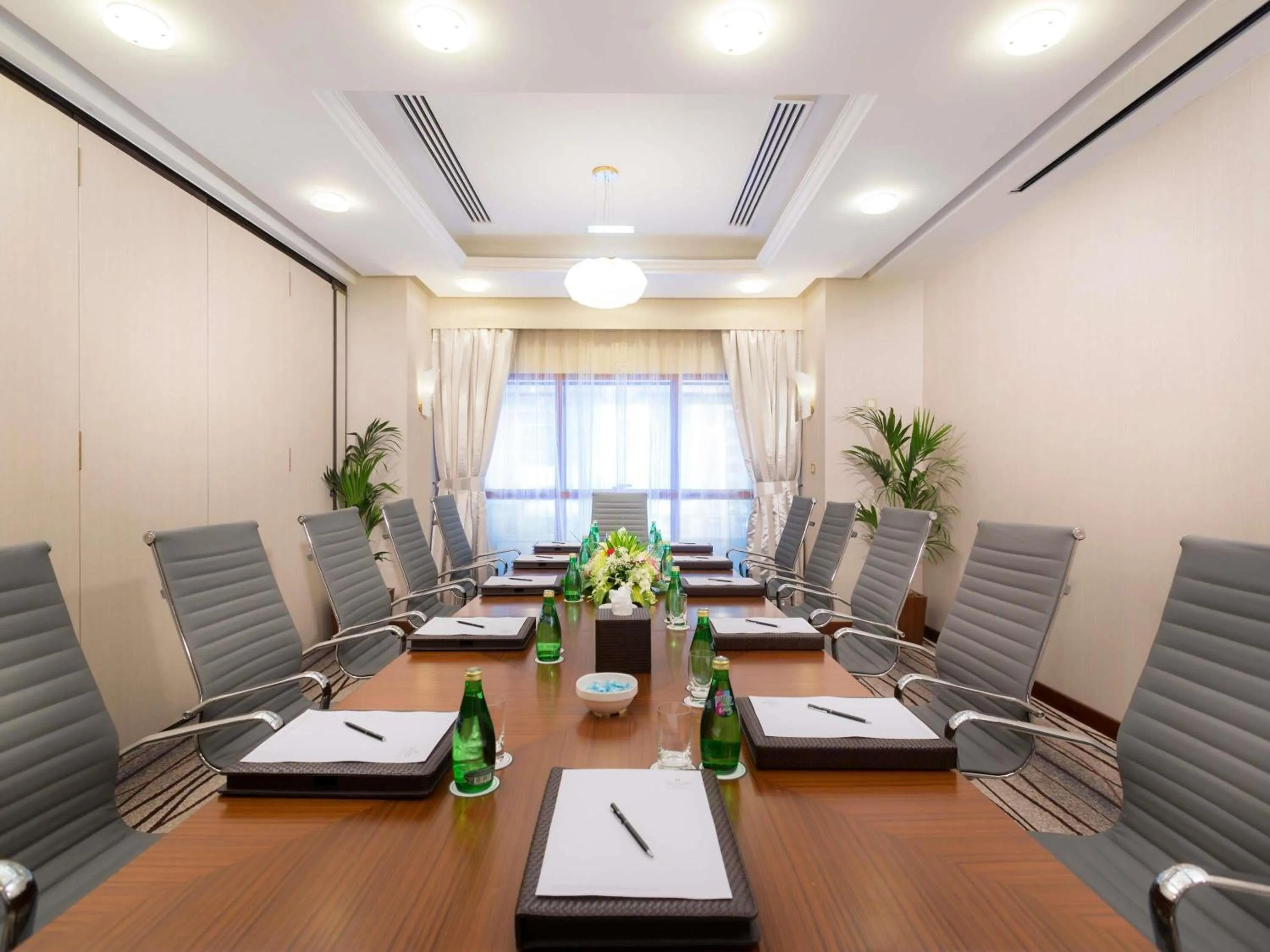 Business facilities in Grand Mercure Majlis Residences Abu Dhabi