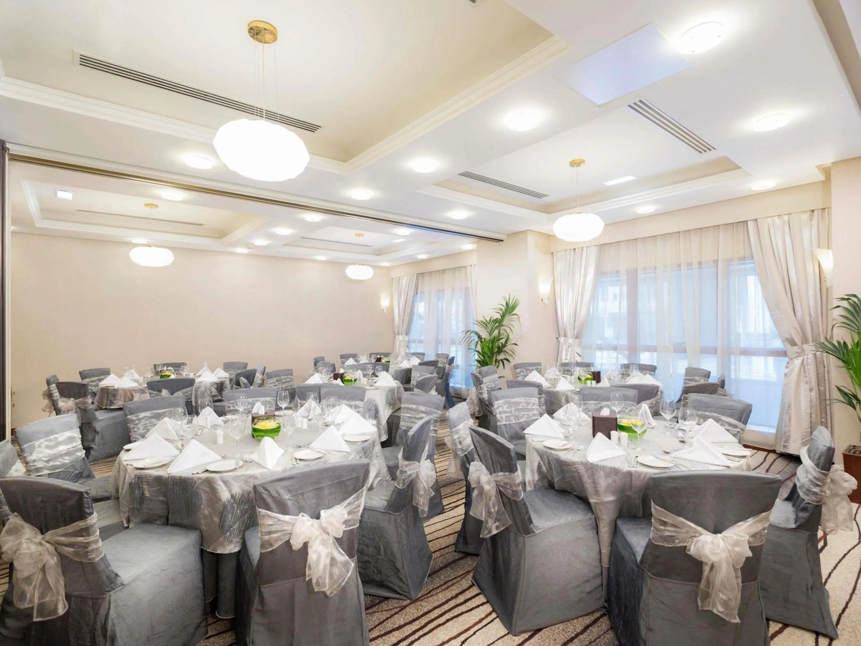 Meeting/conference room in Grand Mercure Majlis Residences Abu Dhabi