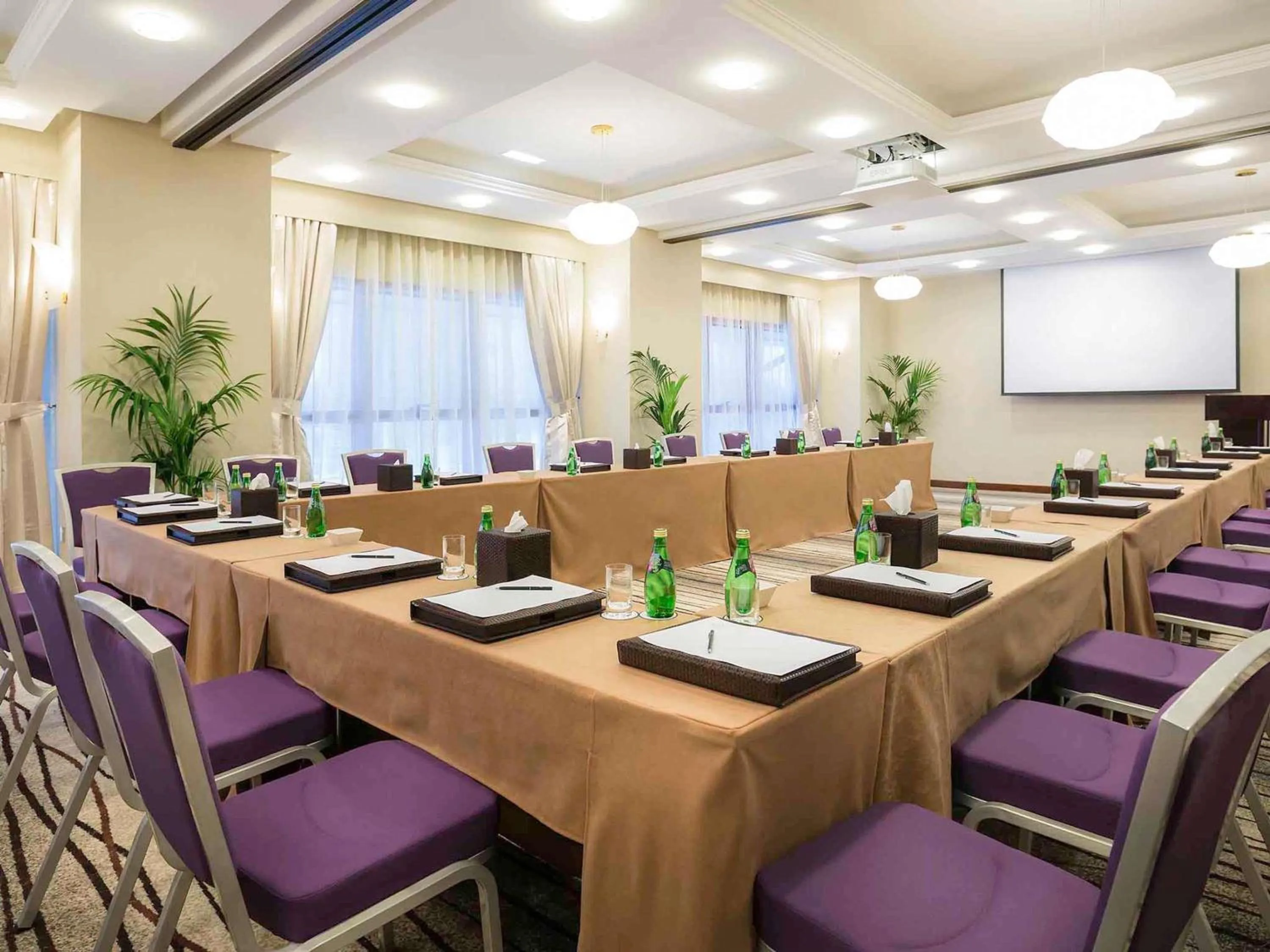 Meeting/conference room in Grand Mercure Majlis Residences Abu Dhabi