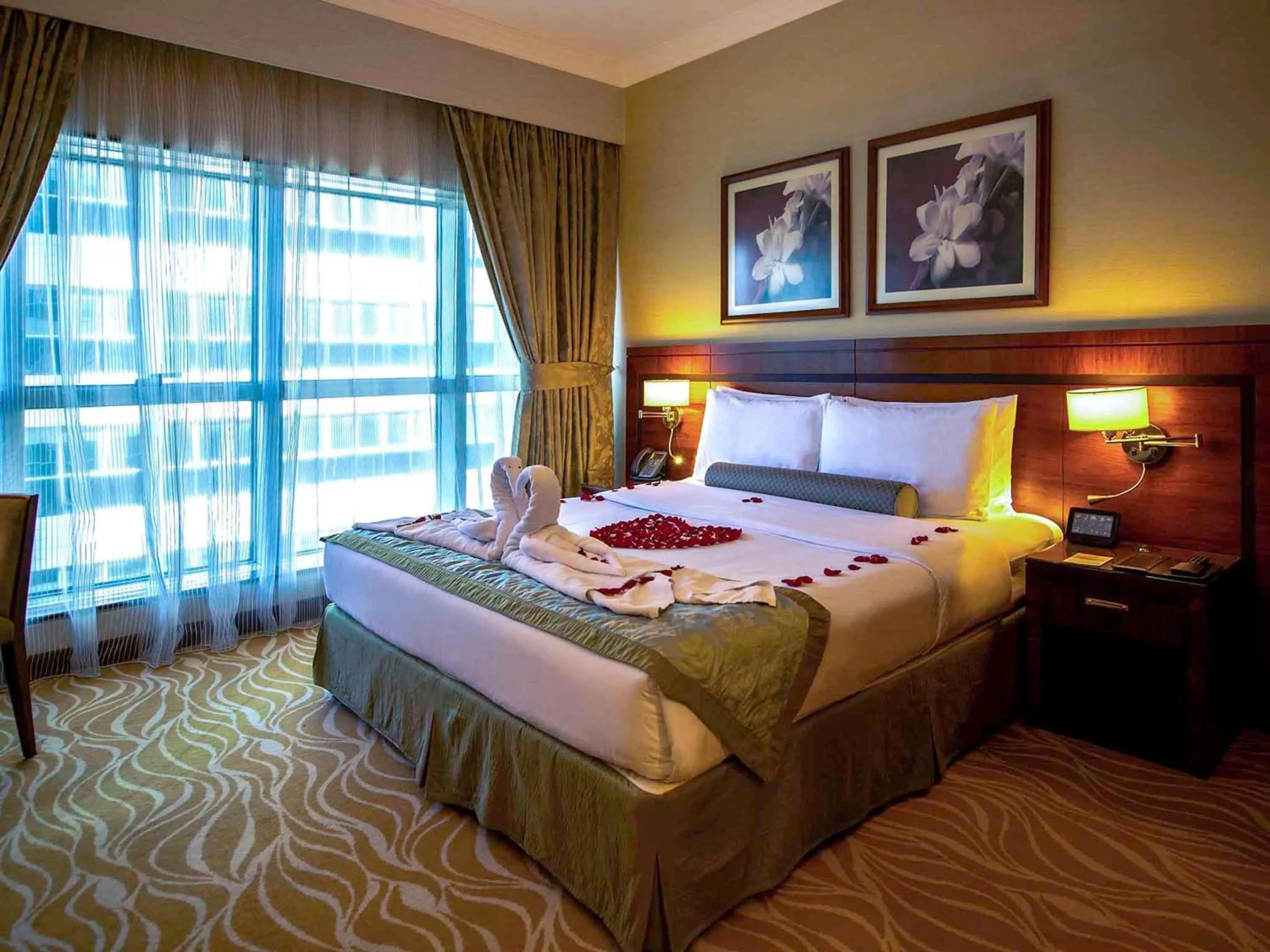 wedding, Bed in Grand Mercure Majlis Residences Abu Dhabi