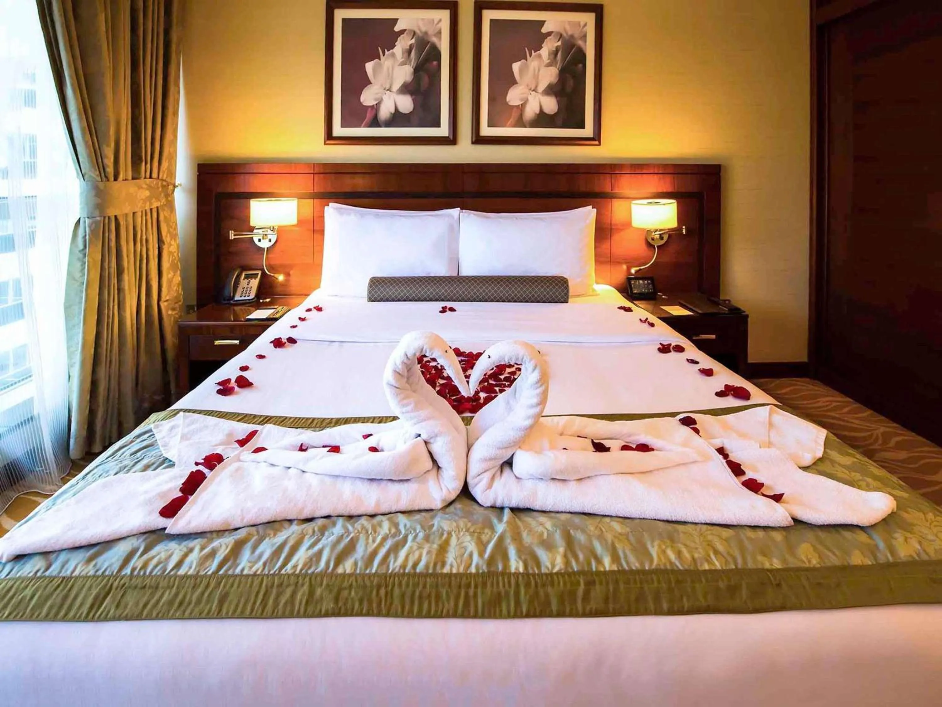 wedding, Bed in Grand Mercure Majlis Residences Abu Dhabi