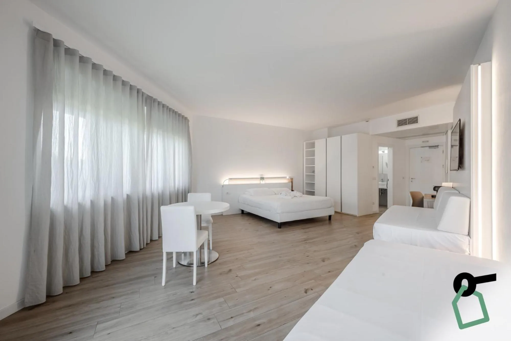 Bedroom, Bed in HOTIDAY Room Collection - Tirrenia