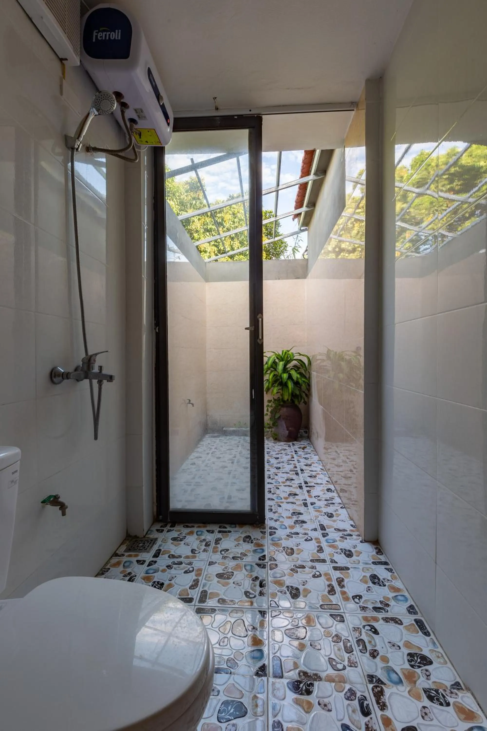 Shower in Ninh Binh Family Homestay