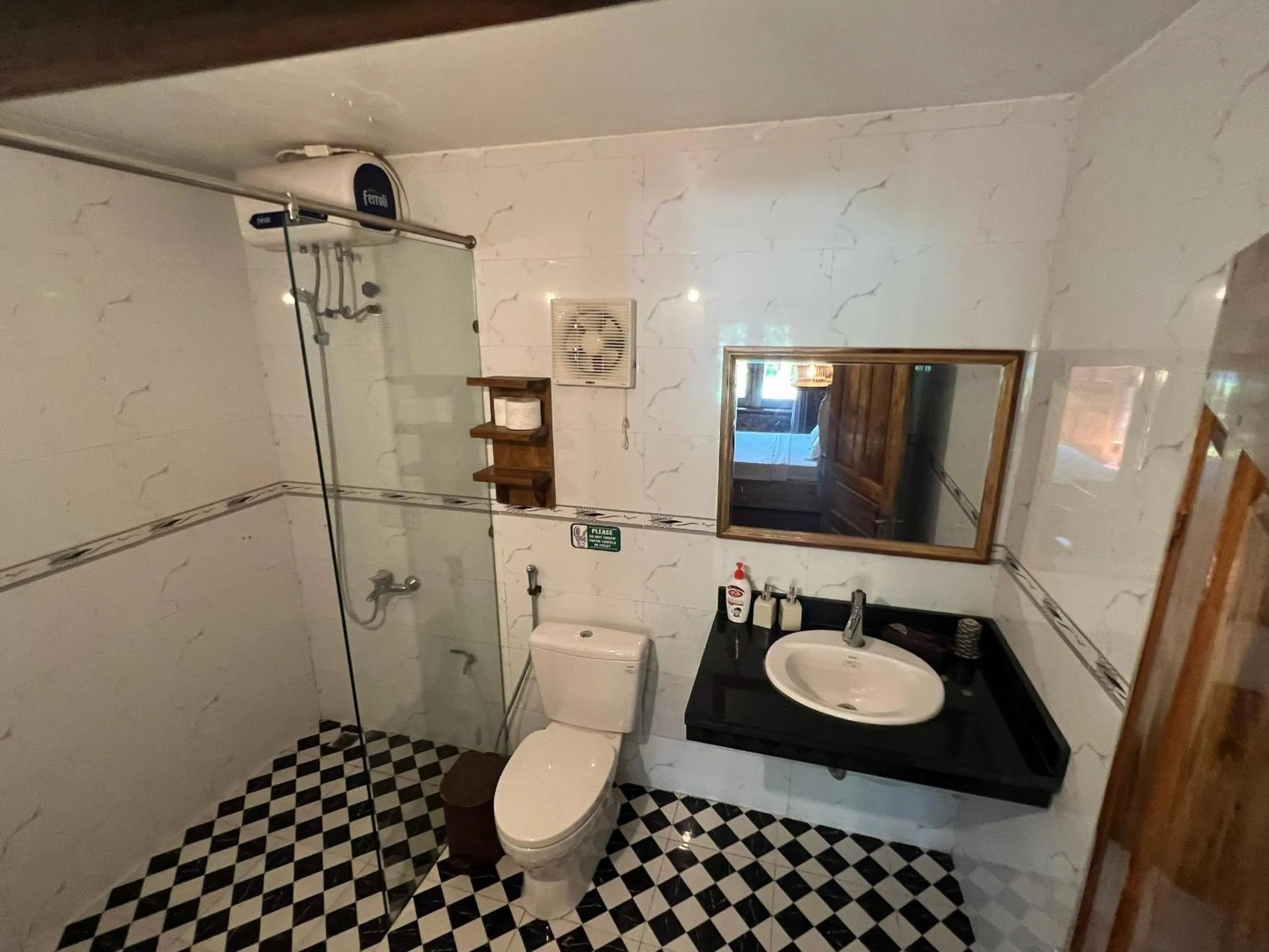 Shower in Ninh Binh Family Homestay