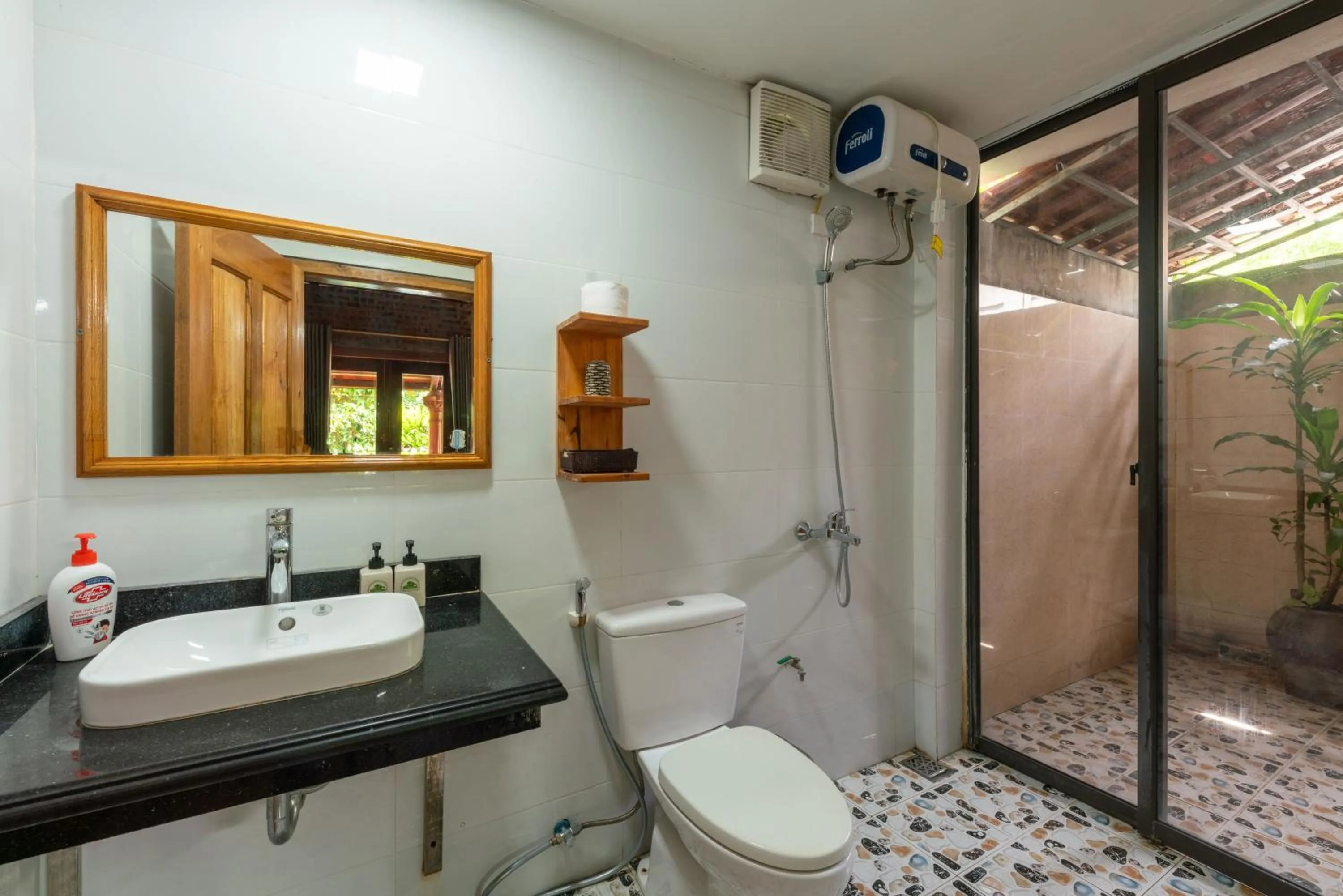 Toilet in Ninh Binh Family Homestay