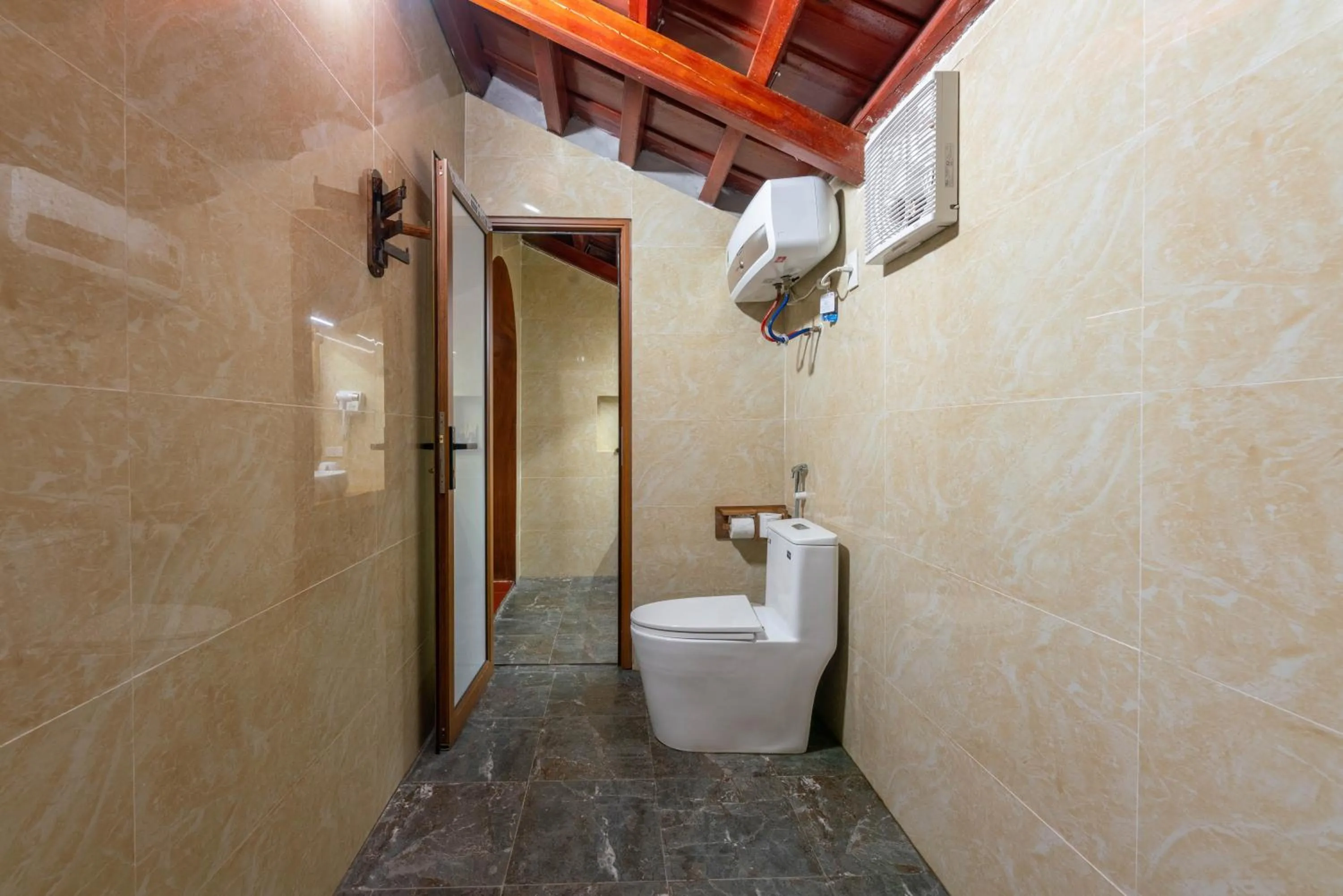Shower in Ninh Binh Family Homestay
