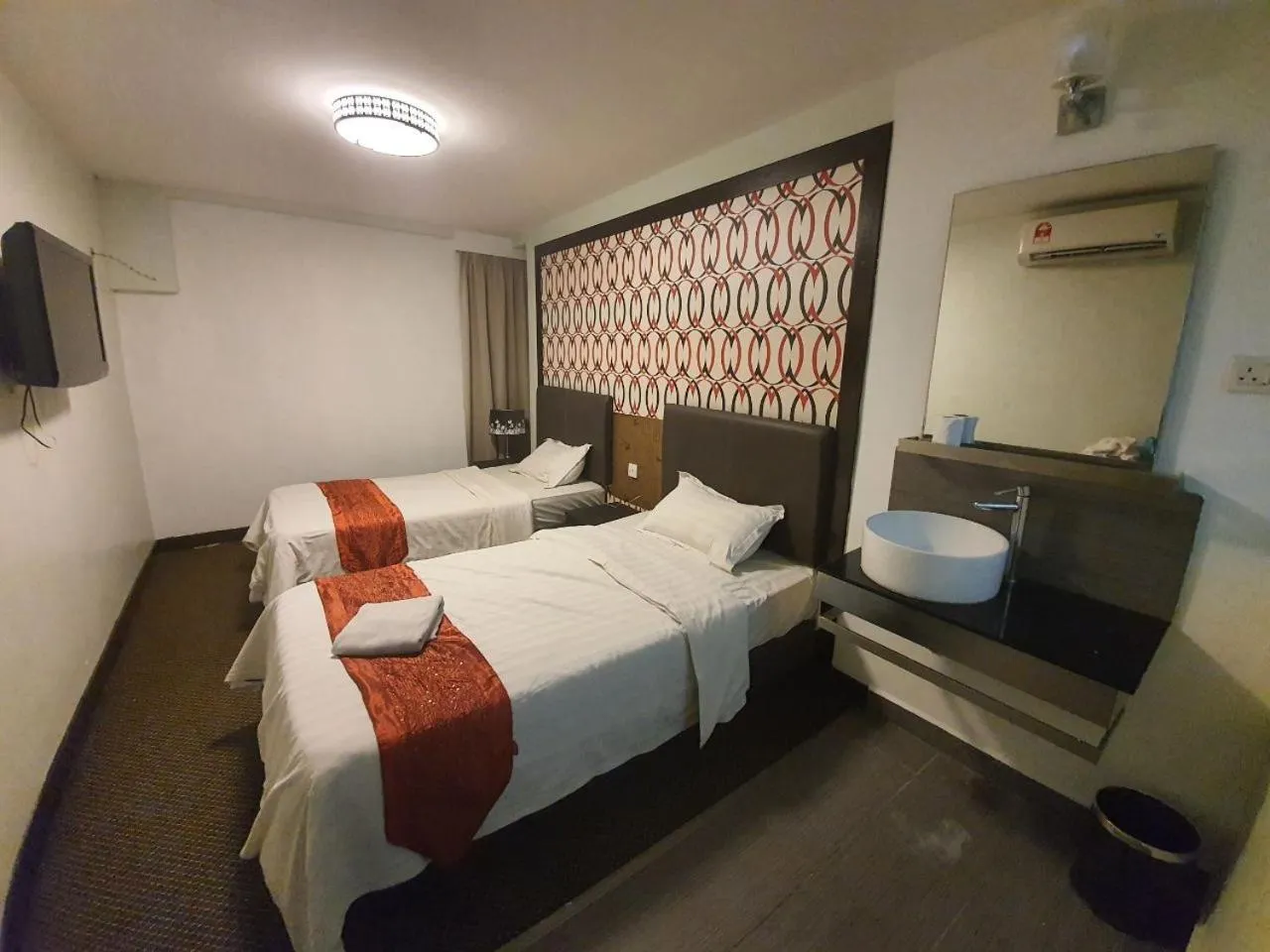 Bed in Warisan Hotel Kota Kinabalu