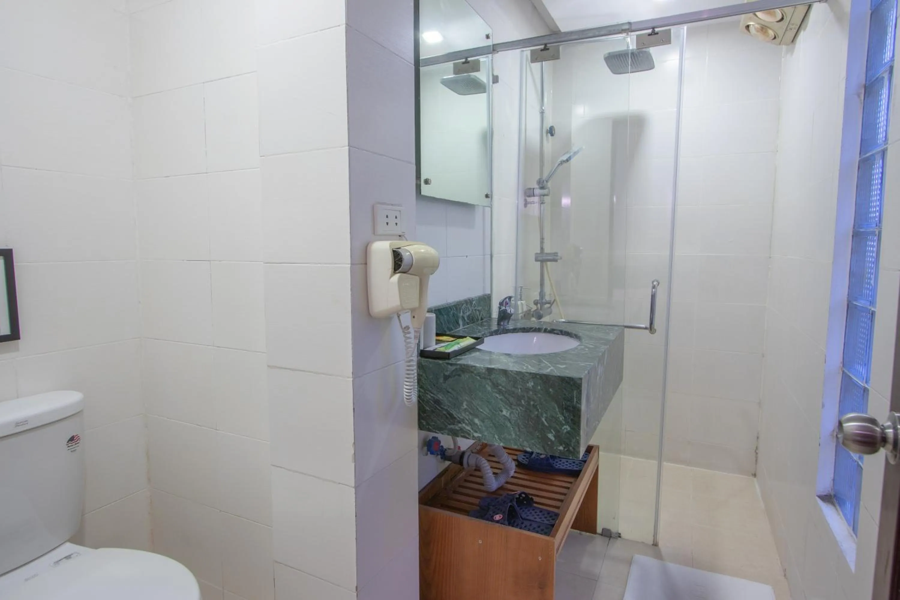 Shower in NT Elysian hotel