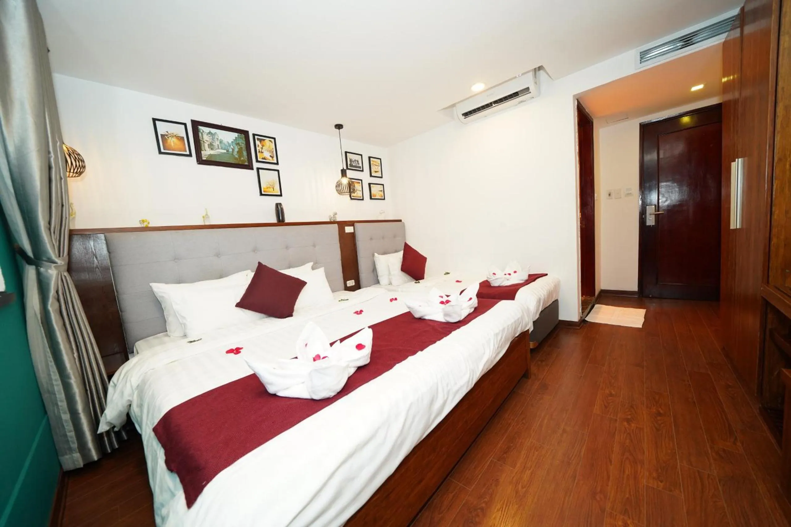 Bedroom, Bed in NT Elysian hotel