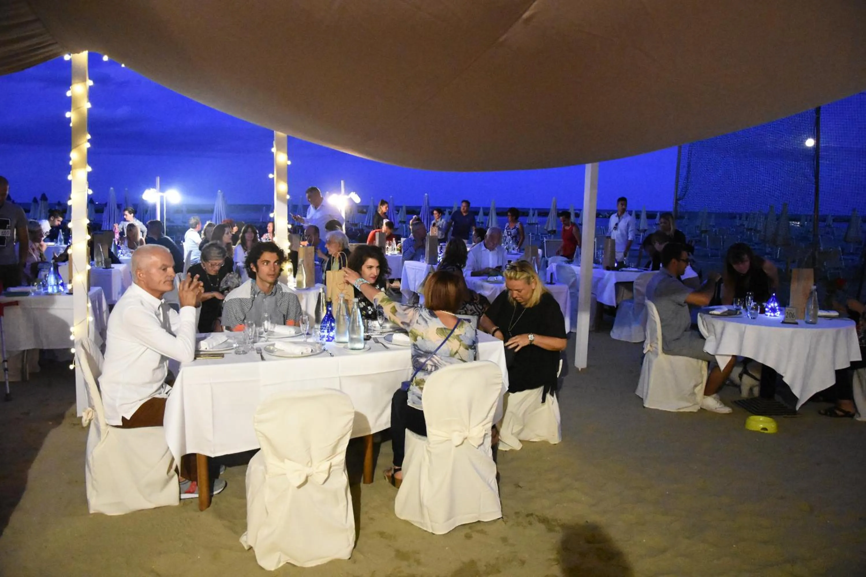 Restaurant/places to eat in Hotel Souvenir