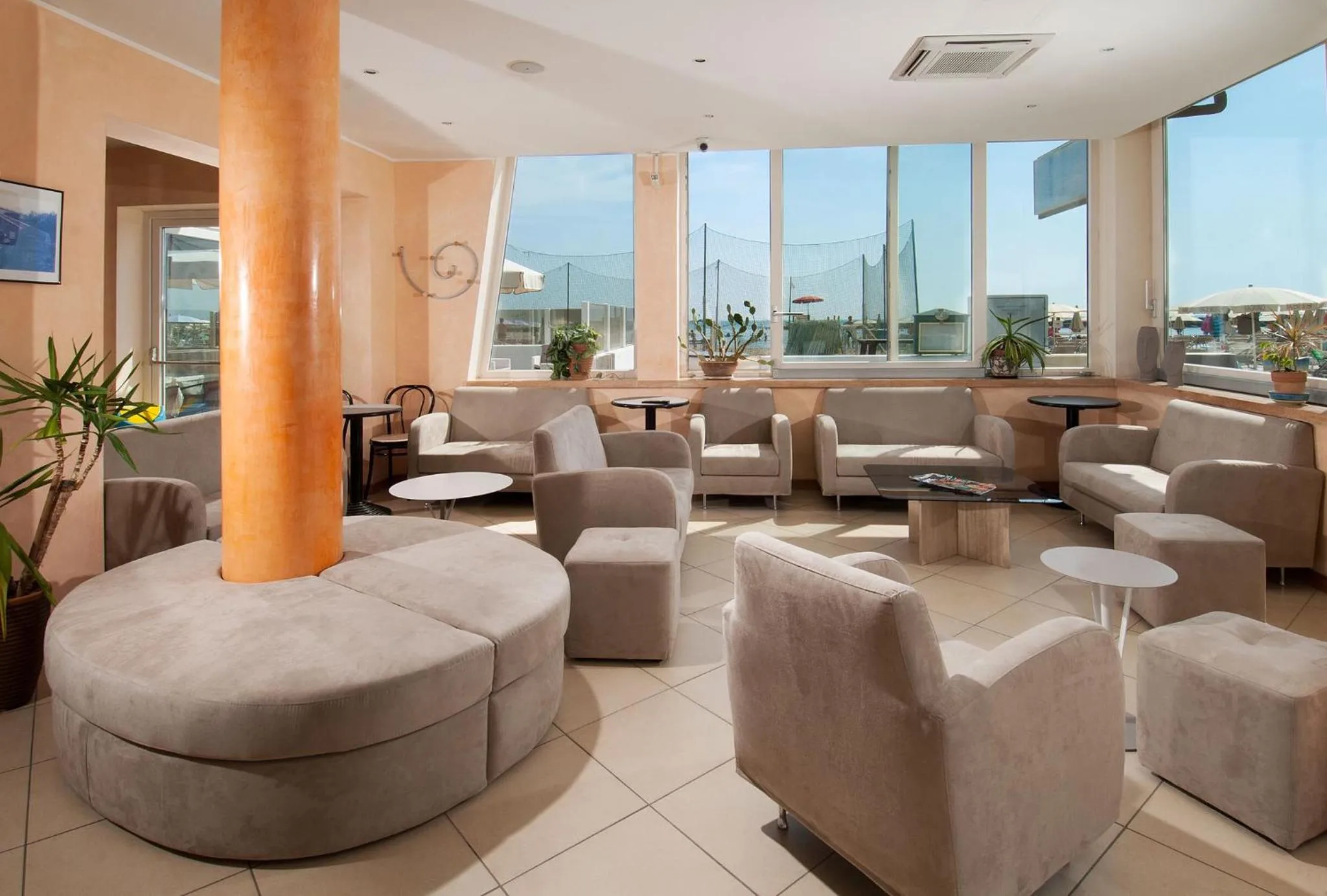 Communal lounge/ TV room in Hotel Souvenir