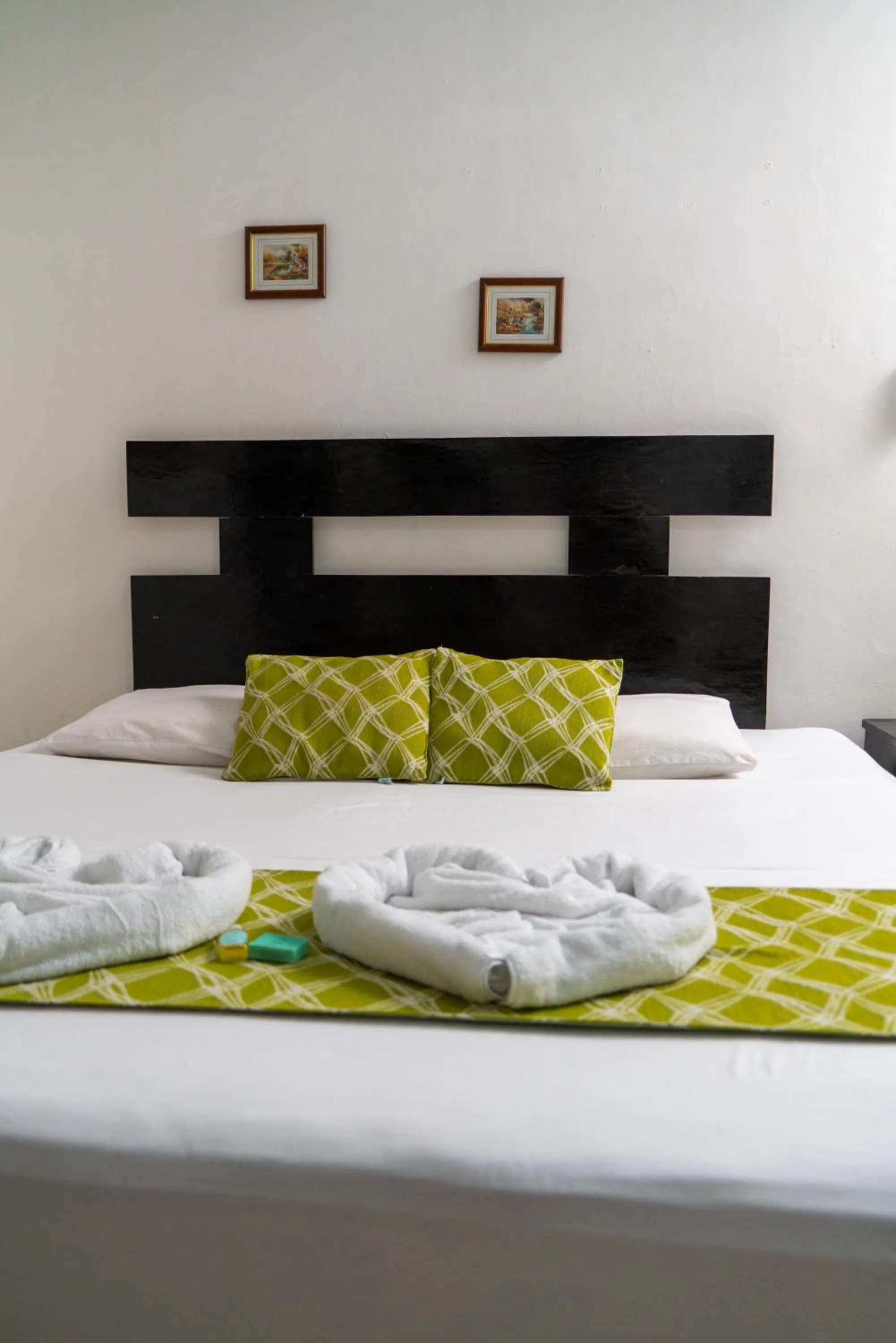 Bedroom, Bed in Suites & Apartments San Benito - Zona Rosa