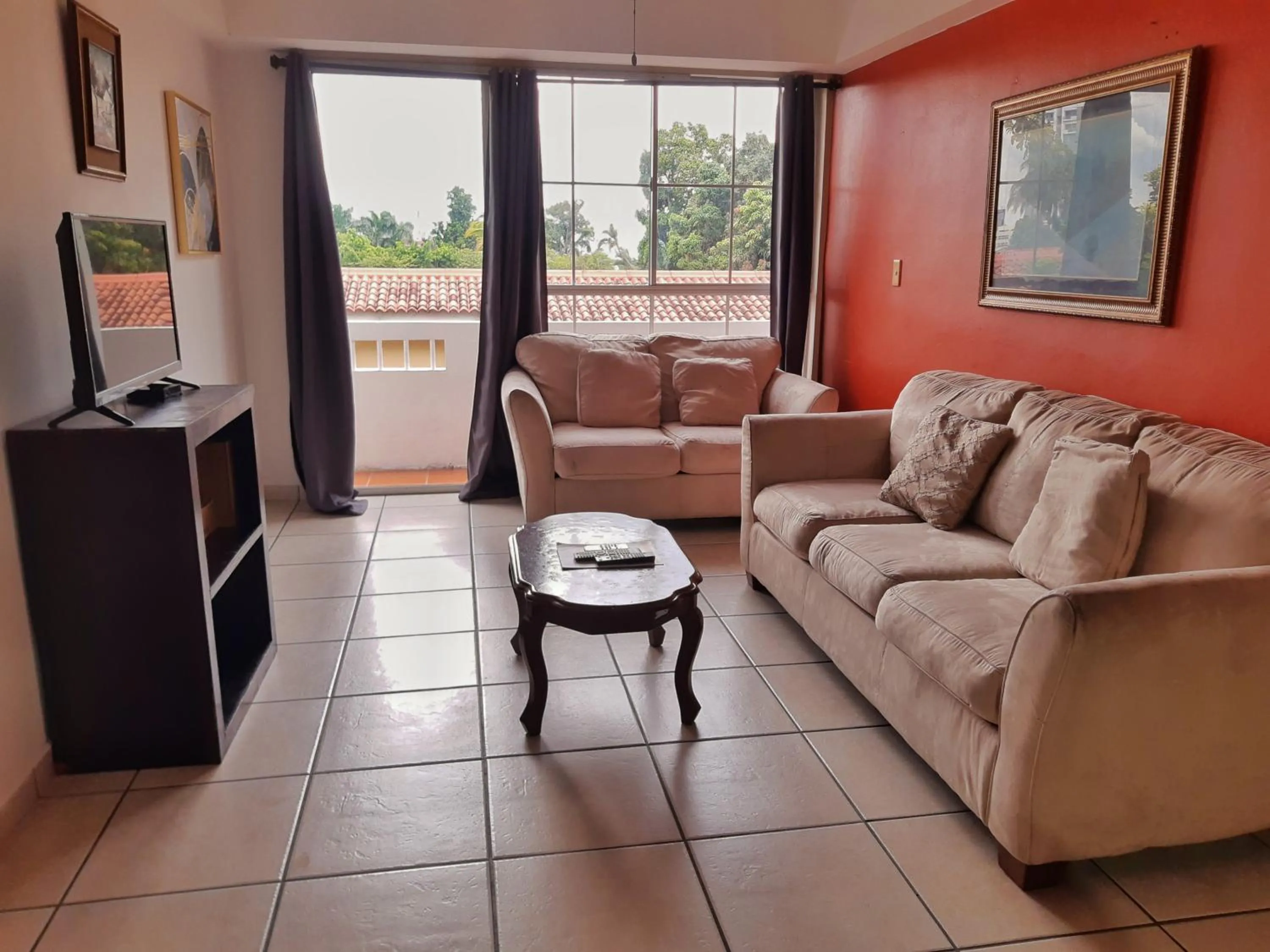 Communal lounge/ TV room in Suites & Apartments San Benito - Zona Rosa