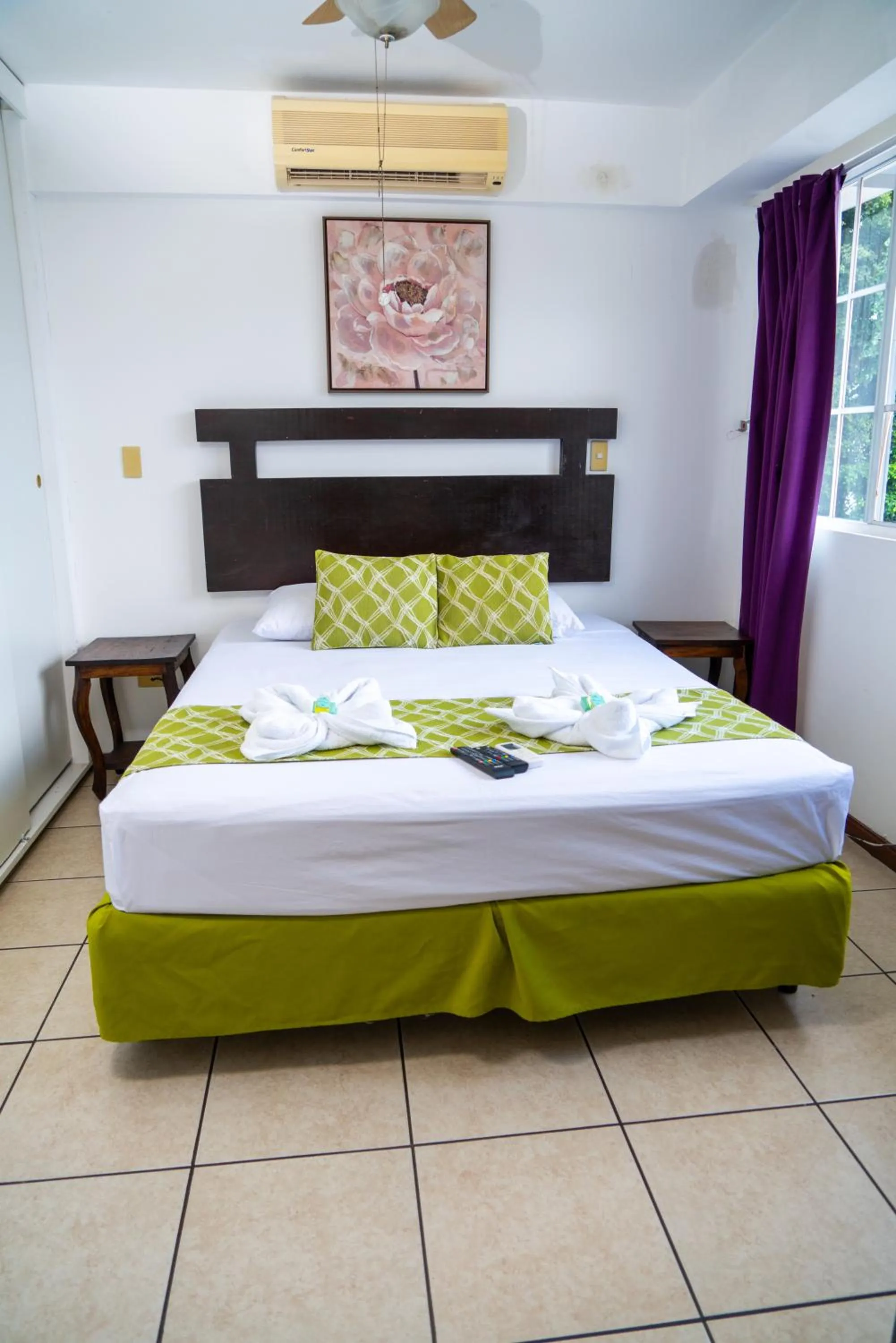 Bedroom, Bed in Suites & Apartments San Benito - Zona Rosa