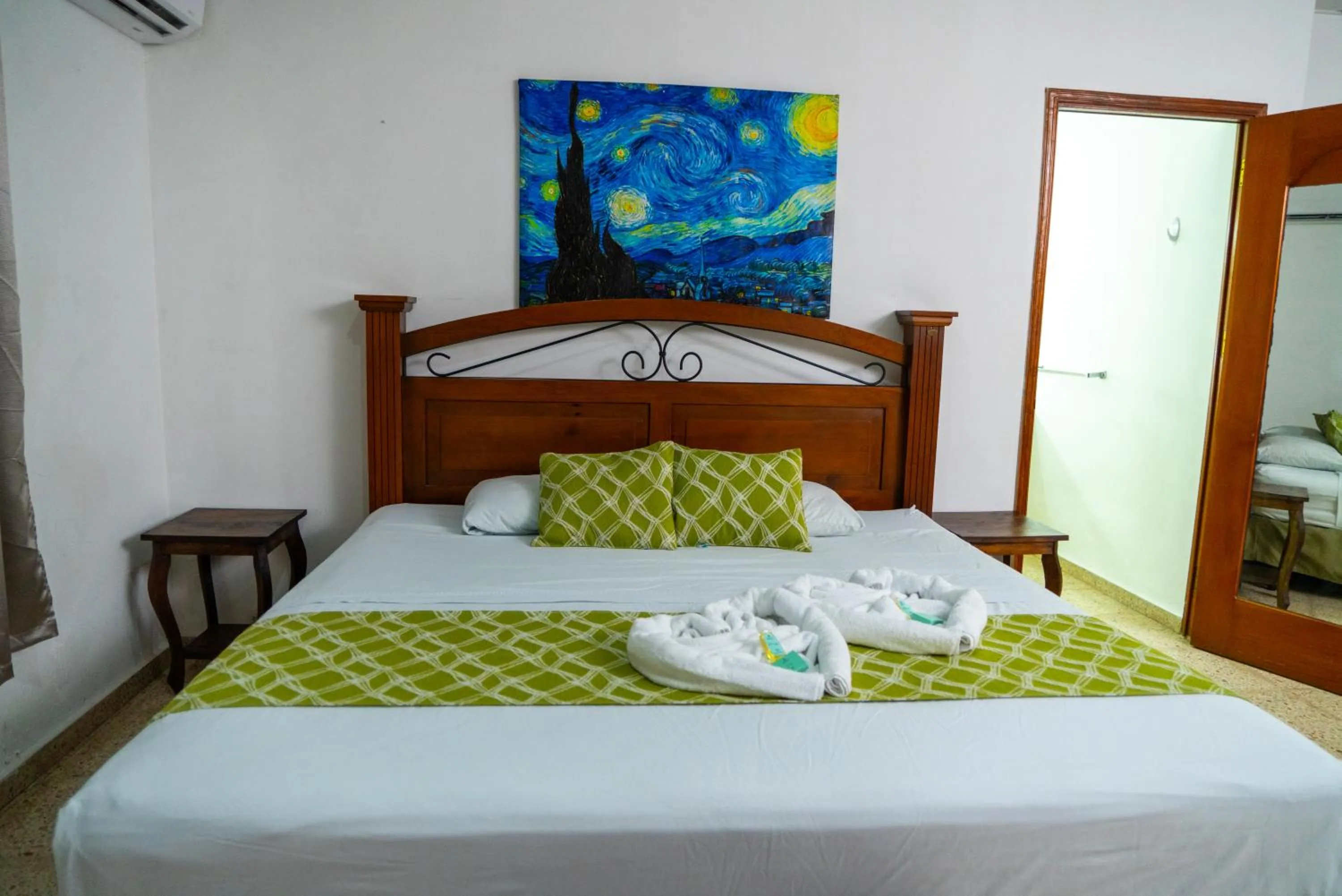 Bed in Suites & Apartments San Benito - Zona Rosa