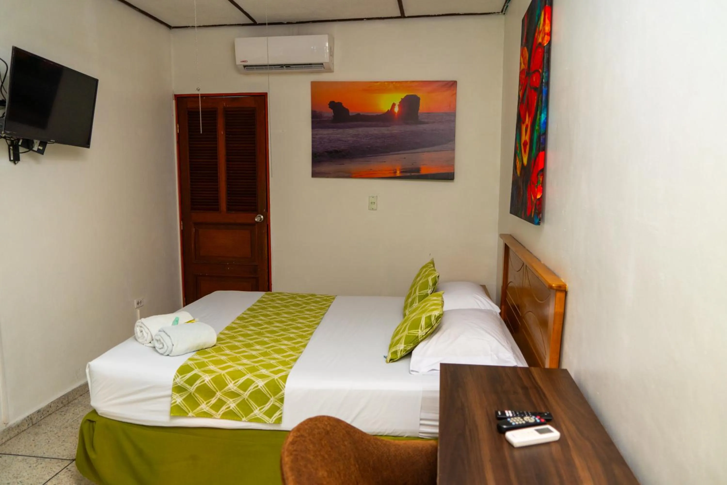 Bedroom, Bed in Suites & Apartments San Benito - Zona Rosa