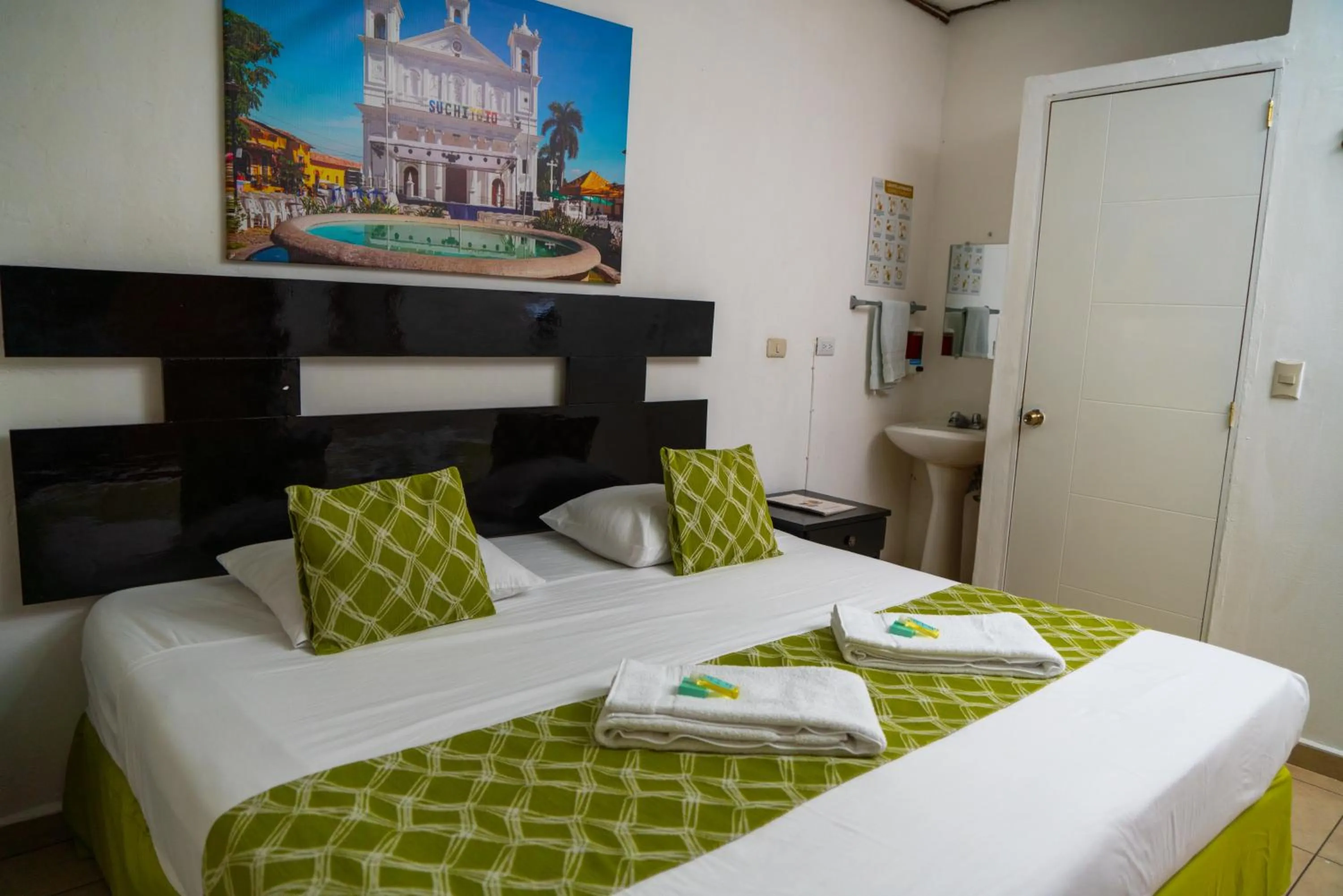 Bedroom, Bed in Suites & Apartments San Benito - Zona Rosa
