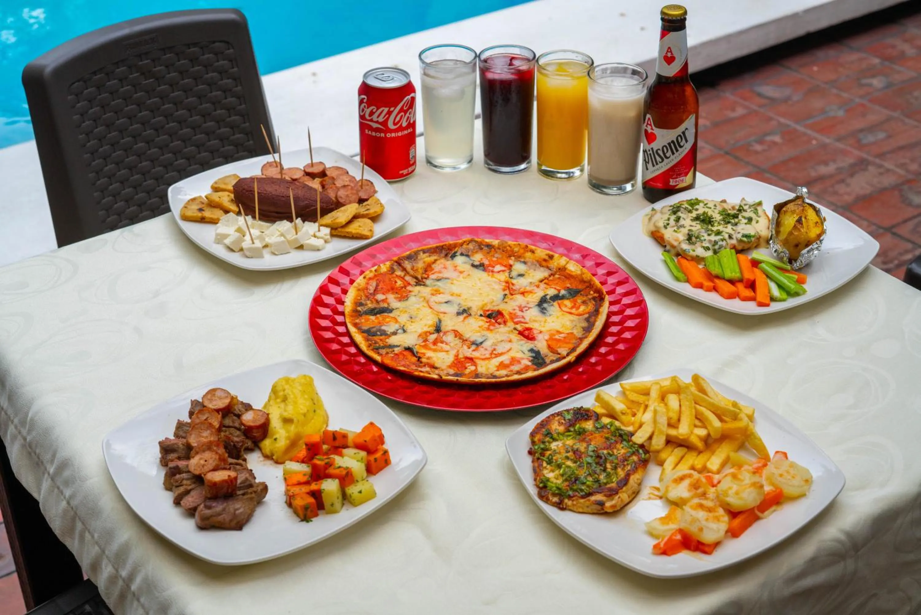 Restaurant/places to eat in Suites & Apartments San Benito - Zona Rosa