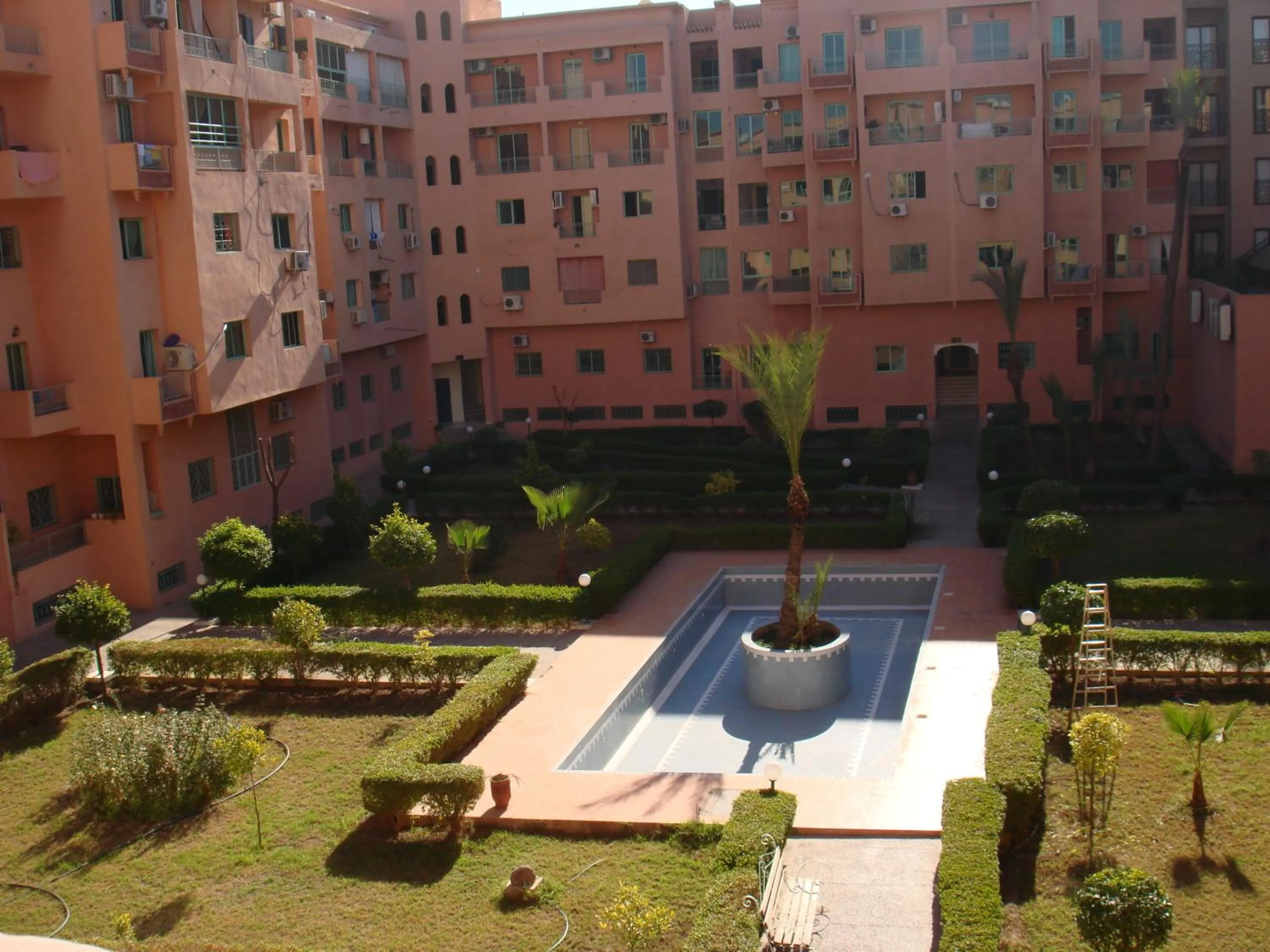 Manis Apartment Set in a Hotel Area