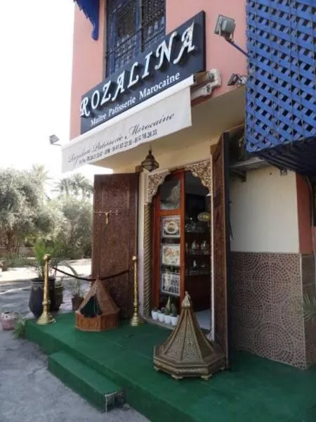 Property building in Manis Apartment Set in a Hotel Area