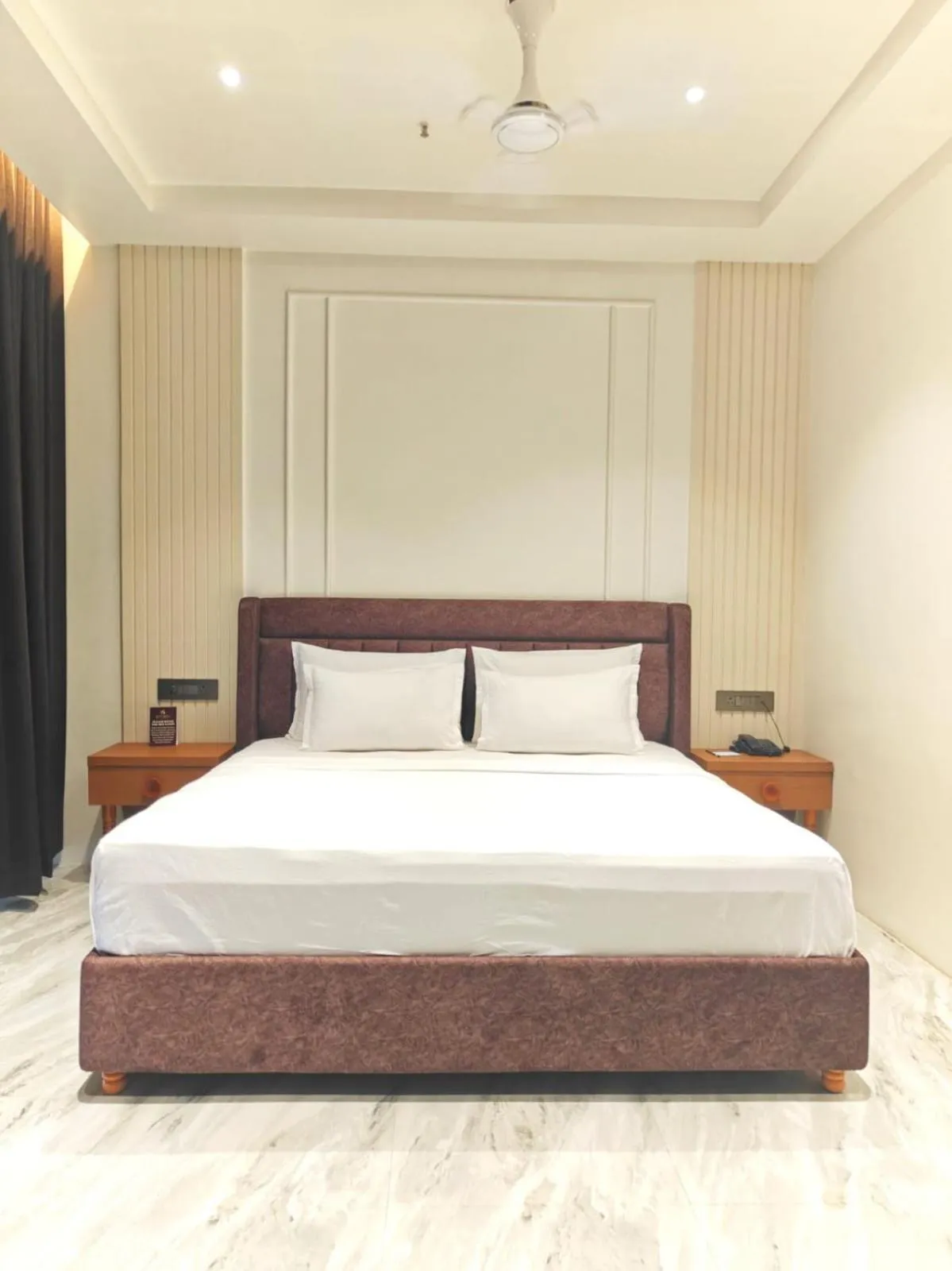 Bedroom, Bed in The S Crown Somnath