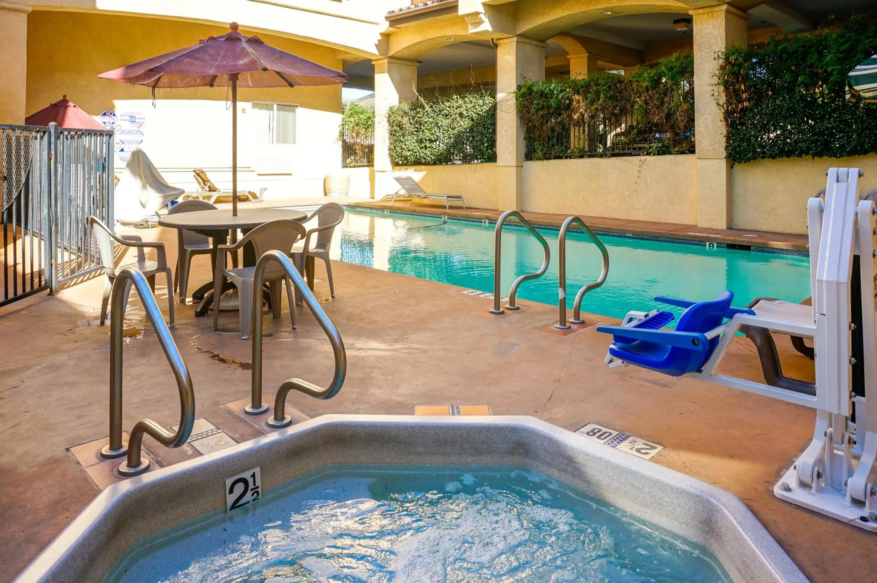 Spa and wellness centre/facilities in Lamplighter Inn & Suites