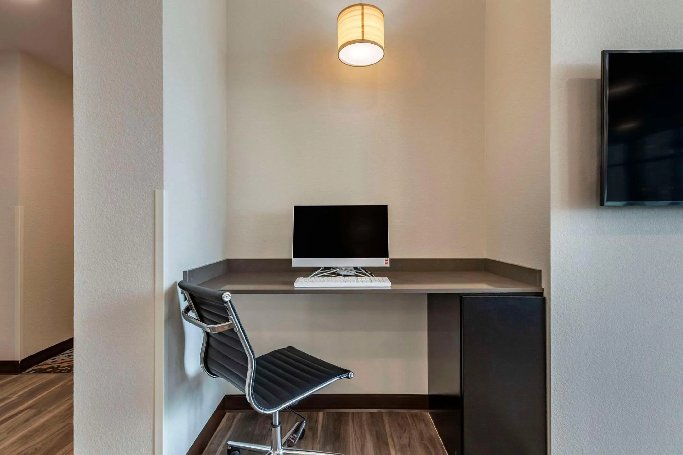 Business facilities in Sleep Inn & Suites Milwaukee-Franklin