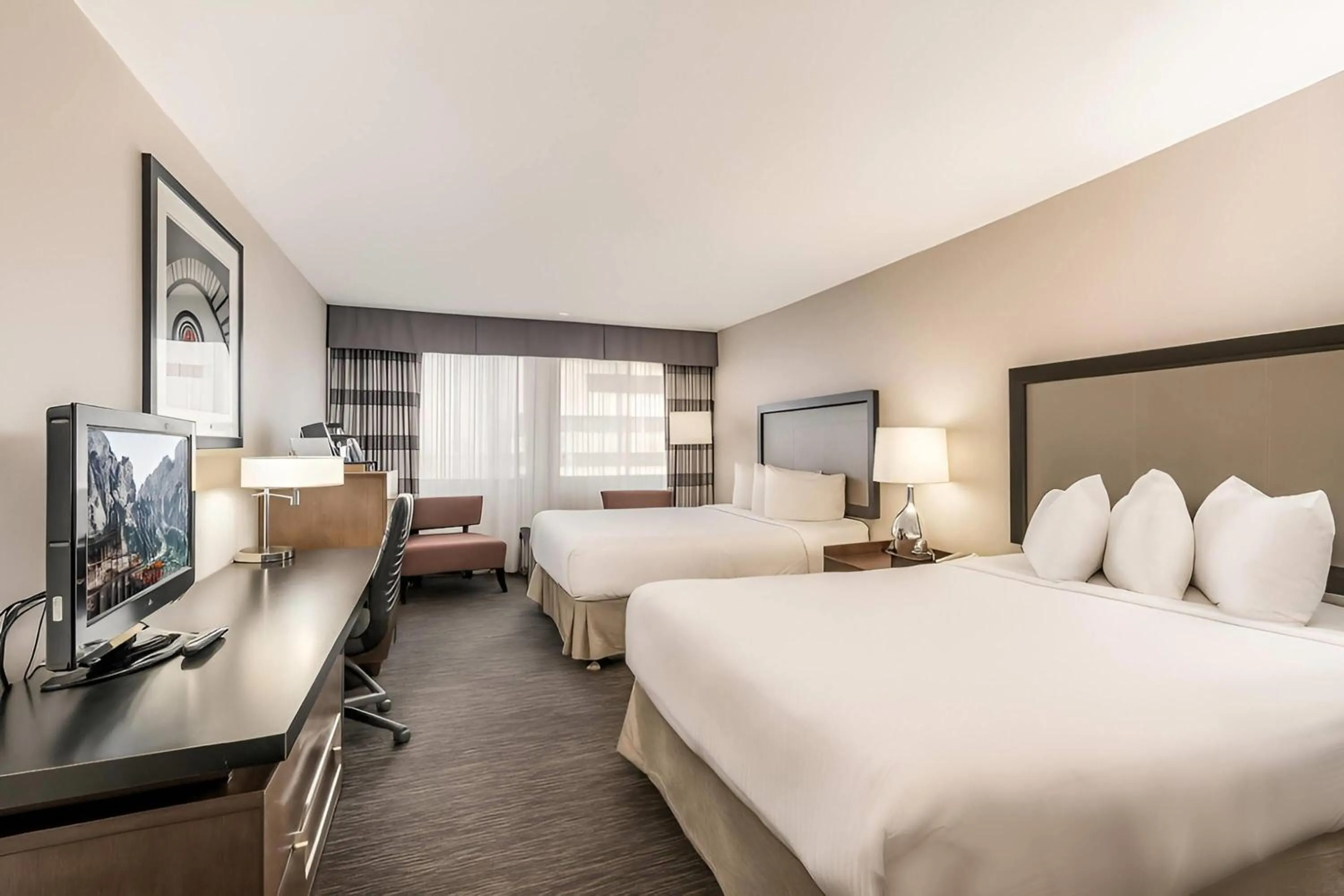 Photo of the whole room, Bed in Ramada Plaza by Wyndham Regina Downtown