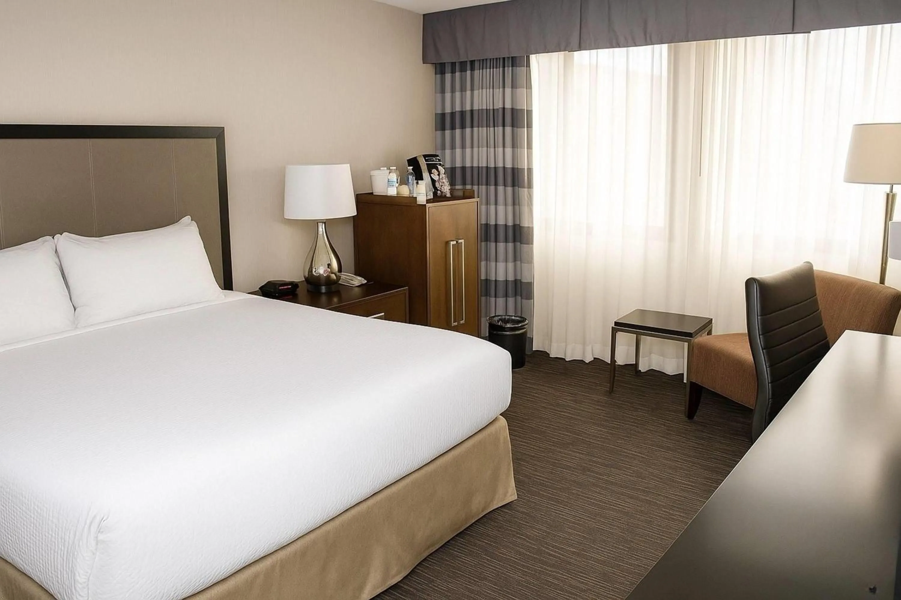 Photo of the whole room, Bed in Ramada Plaza by Wyndham Regina Downtown