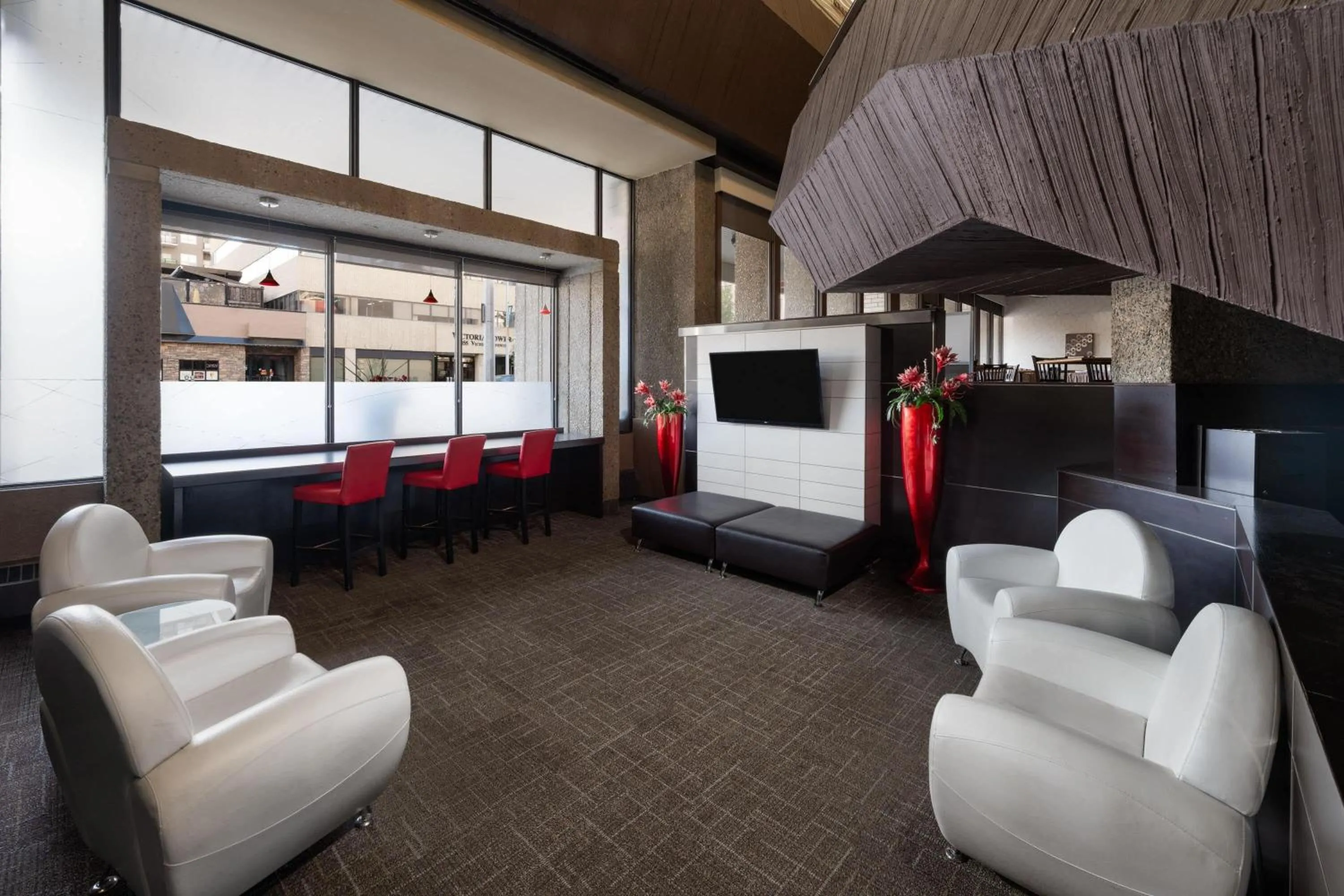 Lobby or reception in Ramada Plaza by Wyndham Regina Downtown