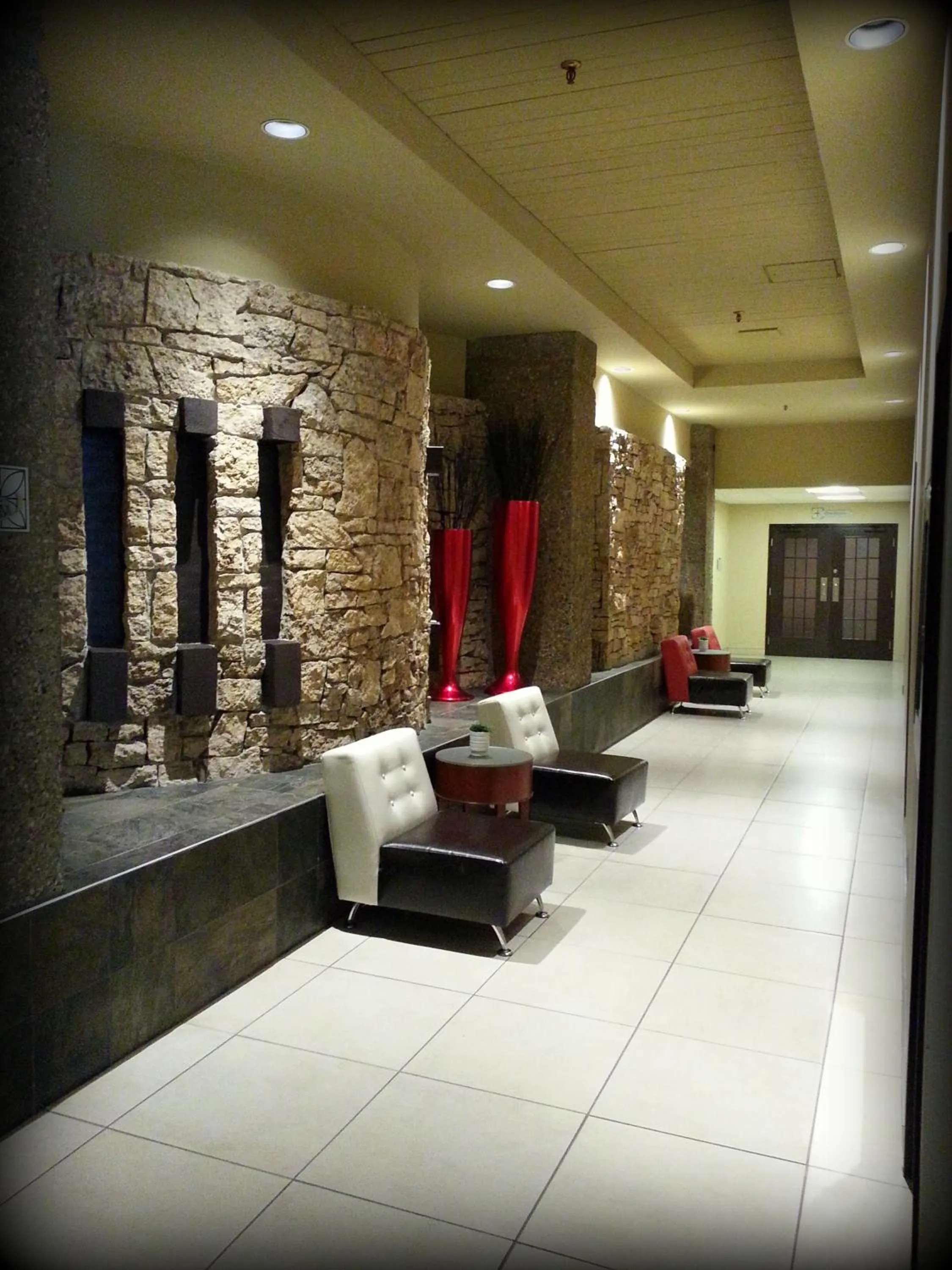 Lobby or reception in Ramada Plaza by Wyndham Regina Downtown