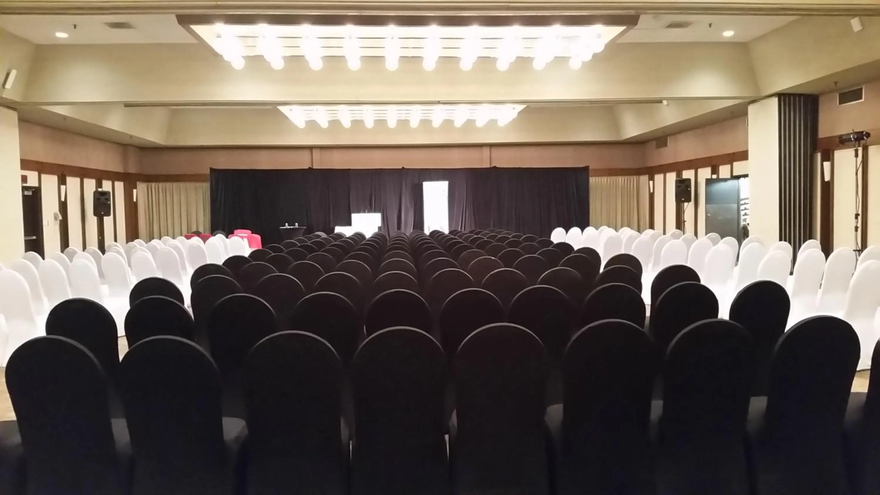 Meeting/conference room in Ramada Plaza by Wyndham Regina Downtown